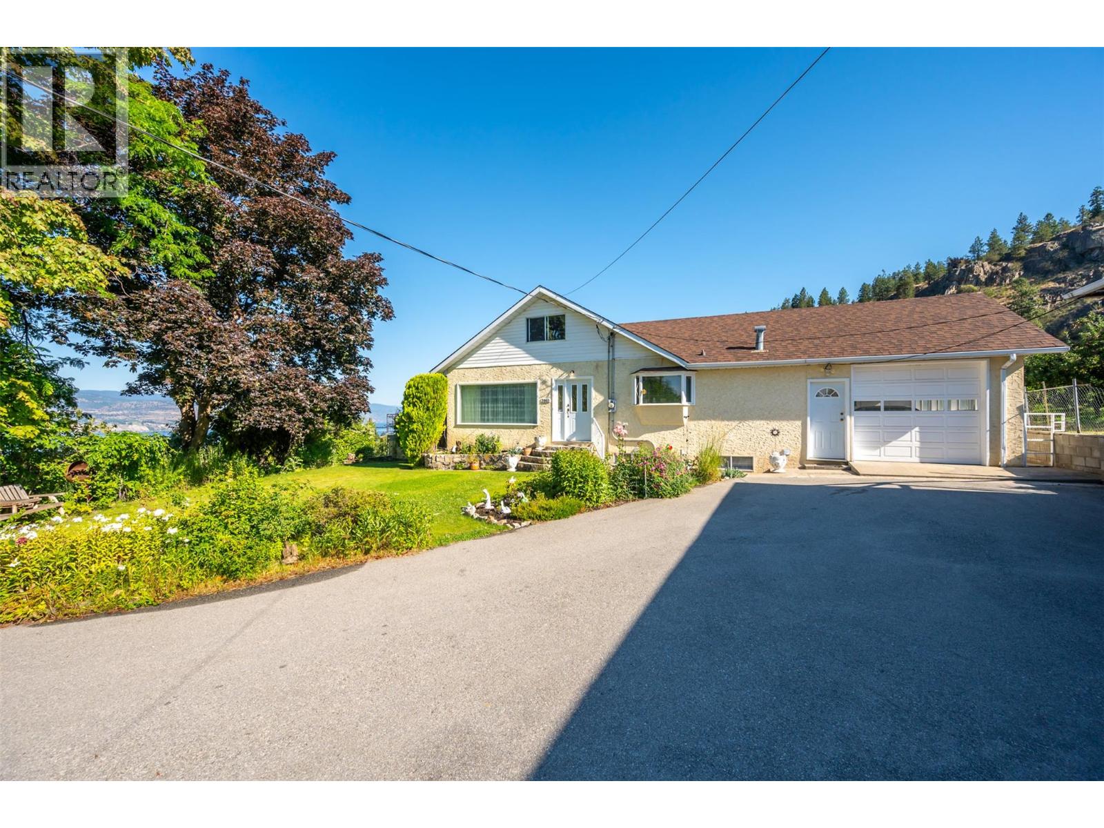 3910 North Naramata Road Property Photo 5