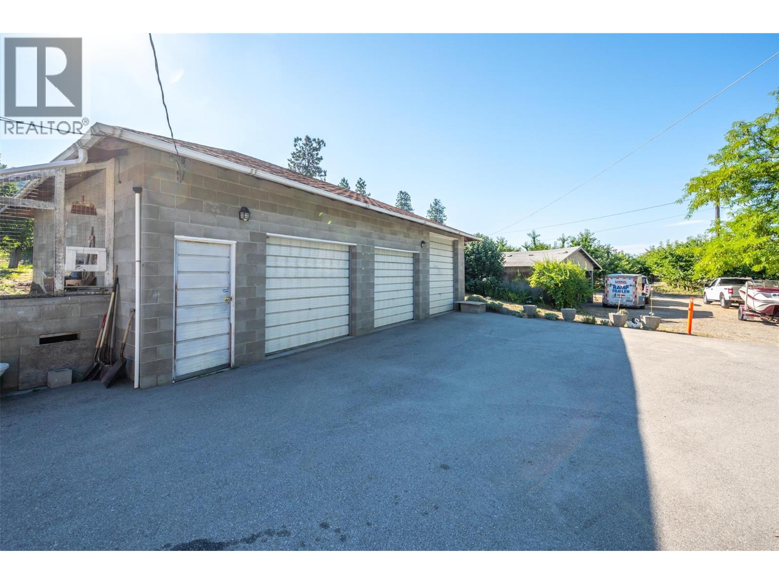 3910 North Naramata Road Property Photo 6