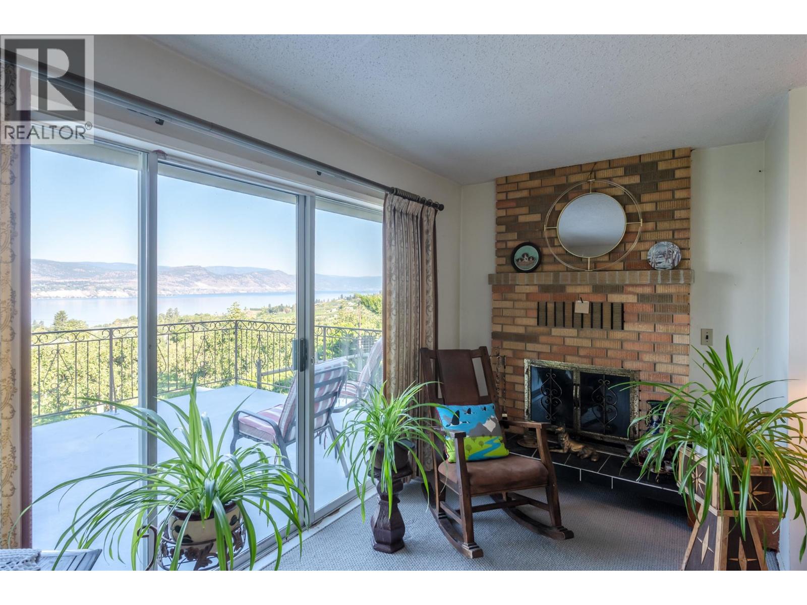 3910 North Naramata Road Property Photo 7