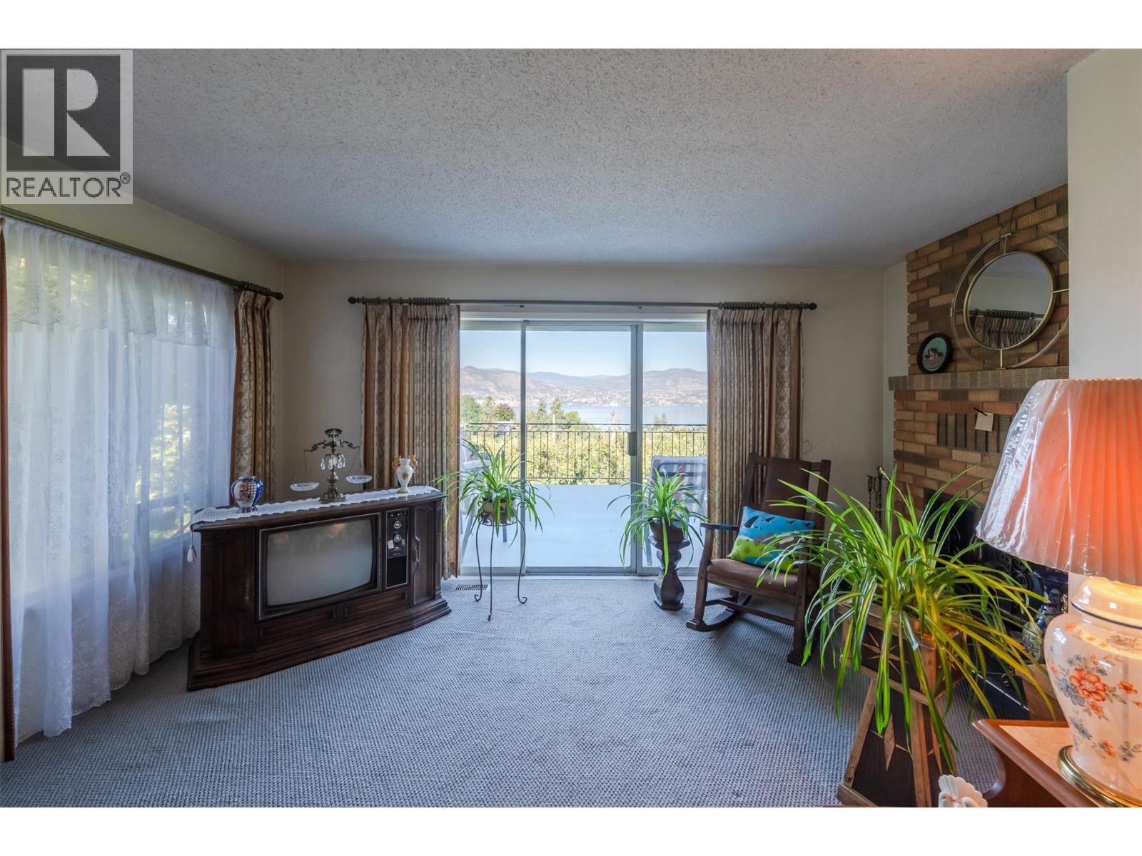 3910 North Naramata Road Property Photo 10