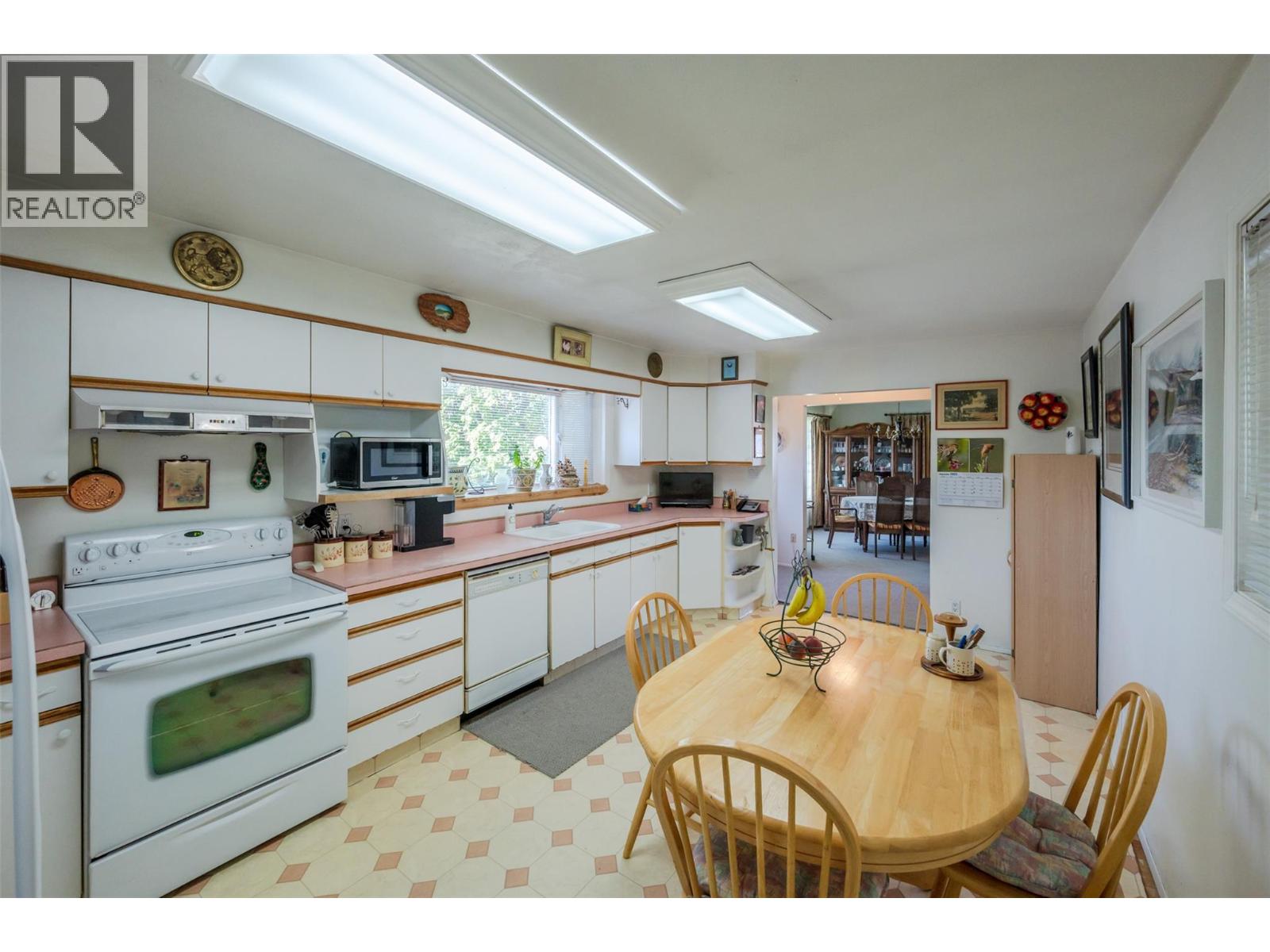 3910 North Naramata Road Property Photo 15