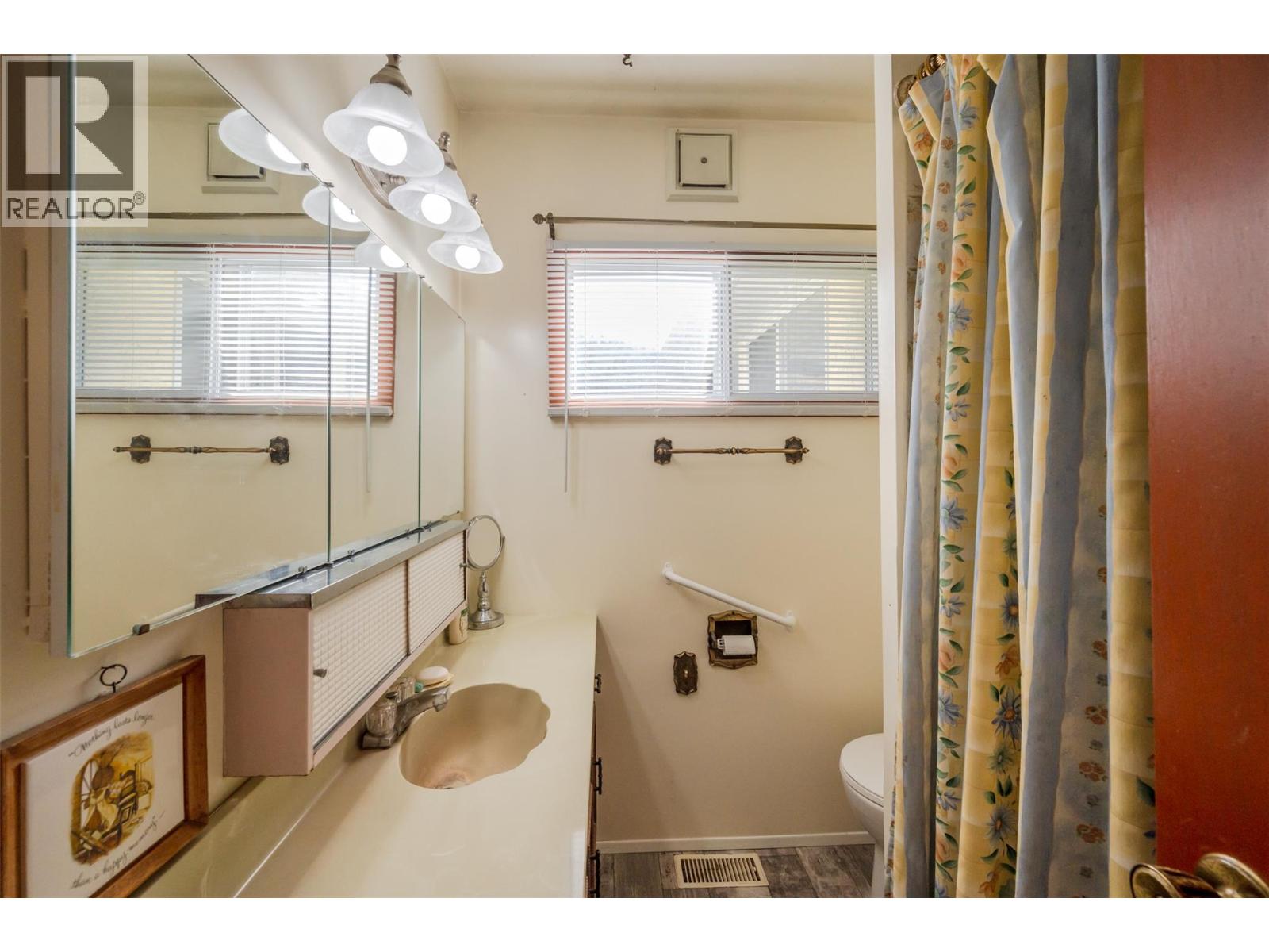 3910 North Naramata Road Property Photo 18