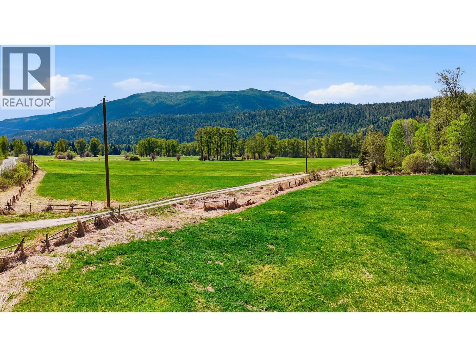000 Lumby Mabel Lake Road Property Photo 14