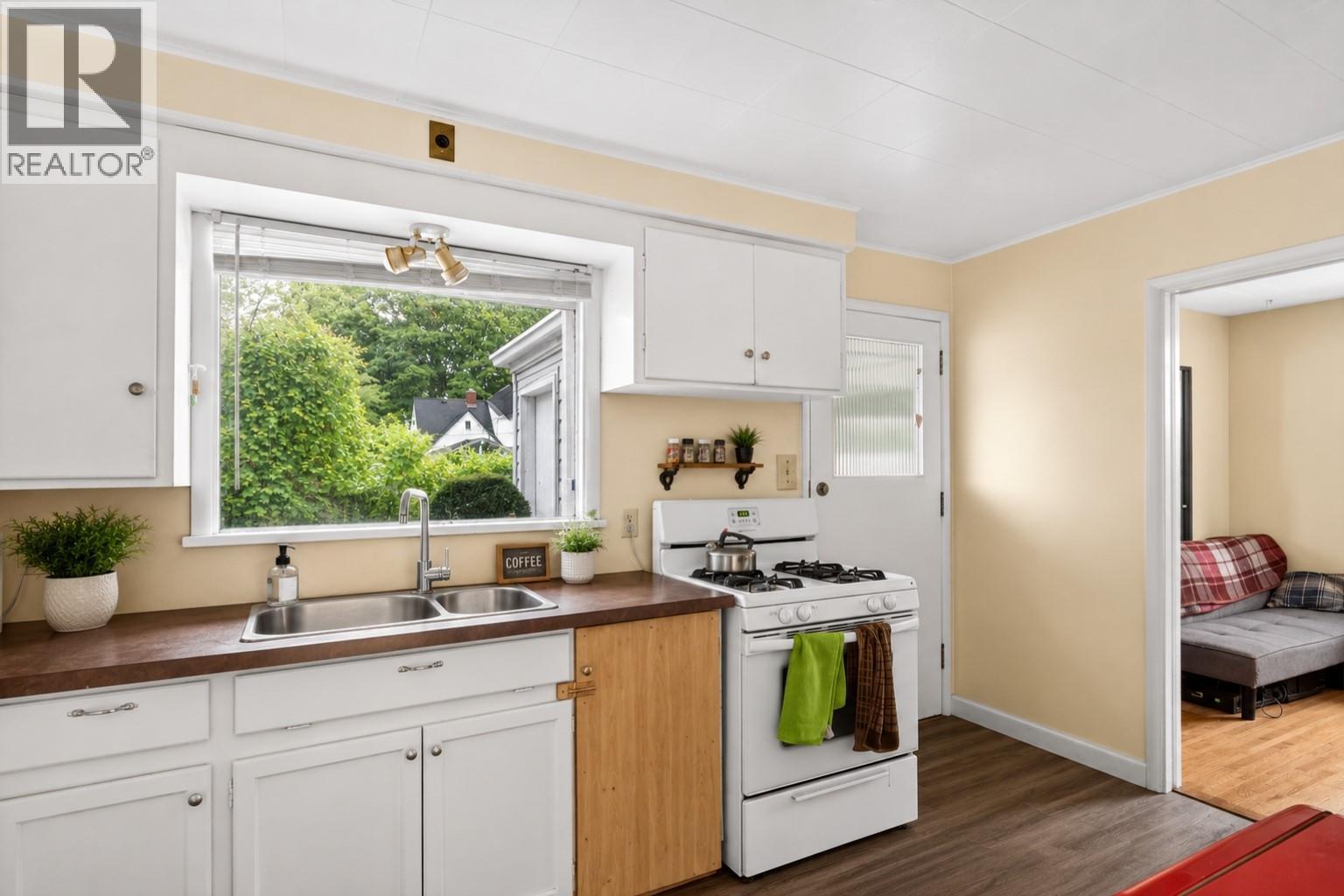 1829 Abbott Street Property Photo 8