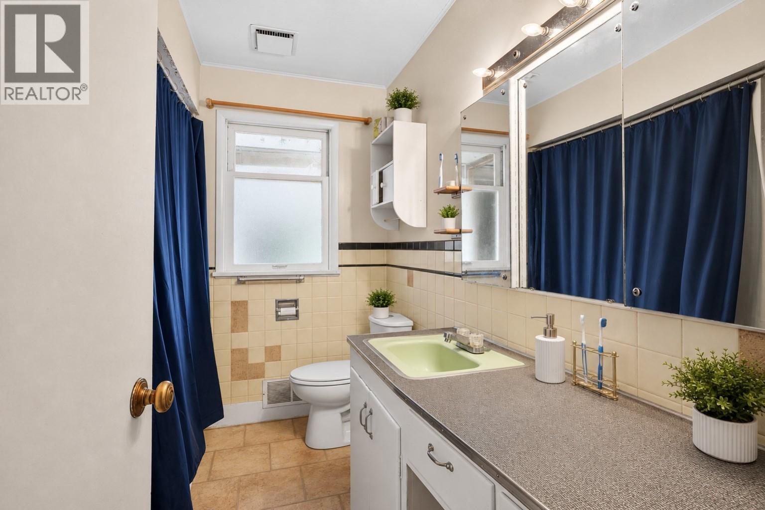 1829 Abbott Street Property Photo 13