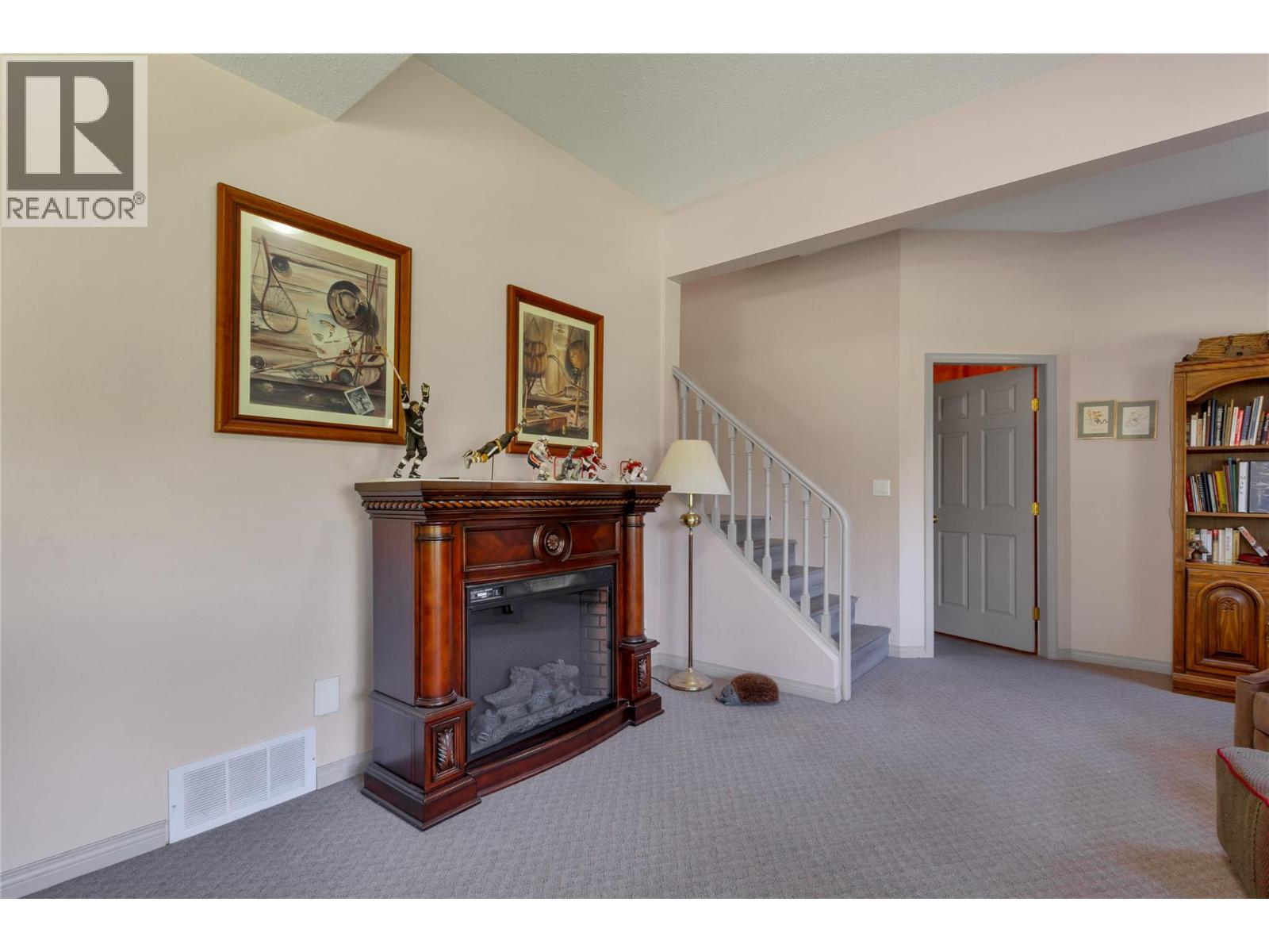 35 Peregrine Way Property Photo 31