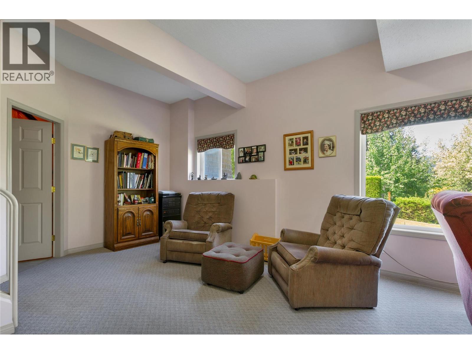 35 Peregrine Way Property Photo 32