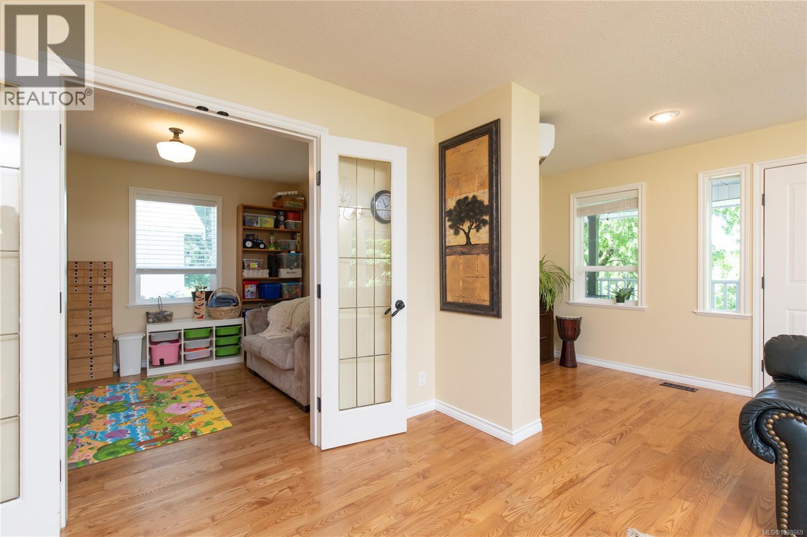 2956 Ridgeway Rd Property Photo 8