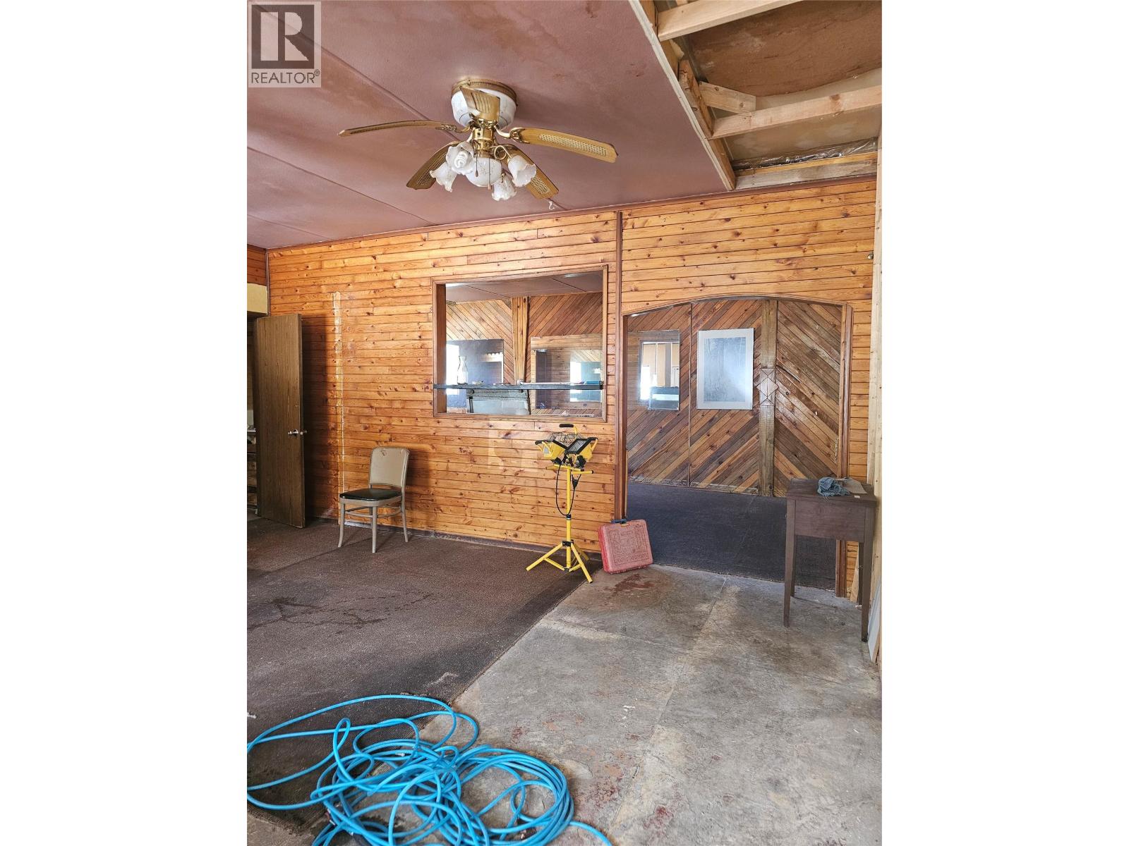 5851 33 Highway Property Photo 4