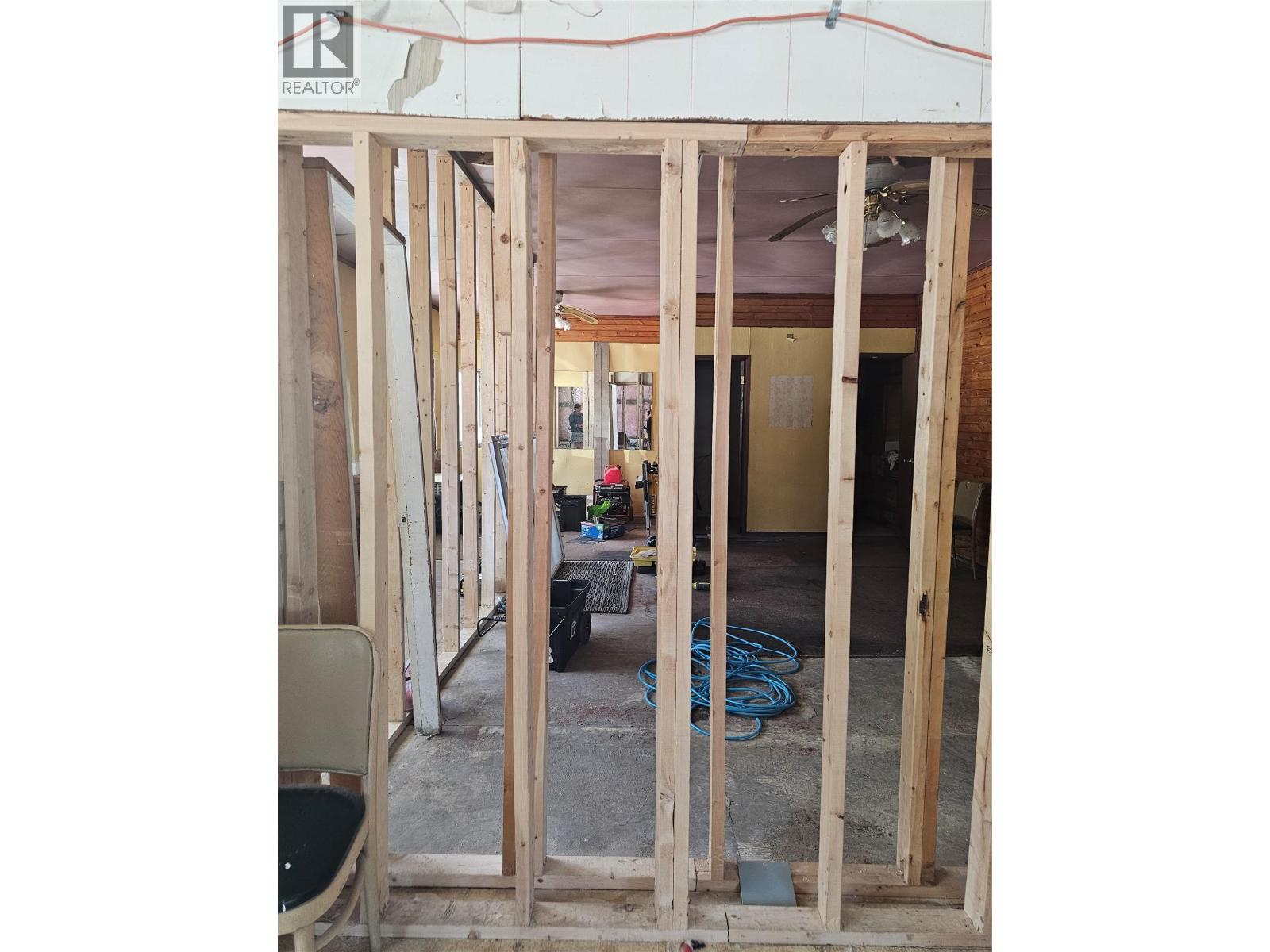 5851 33 Highway Property Photo 11