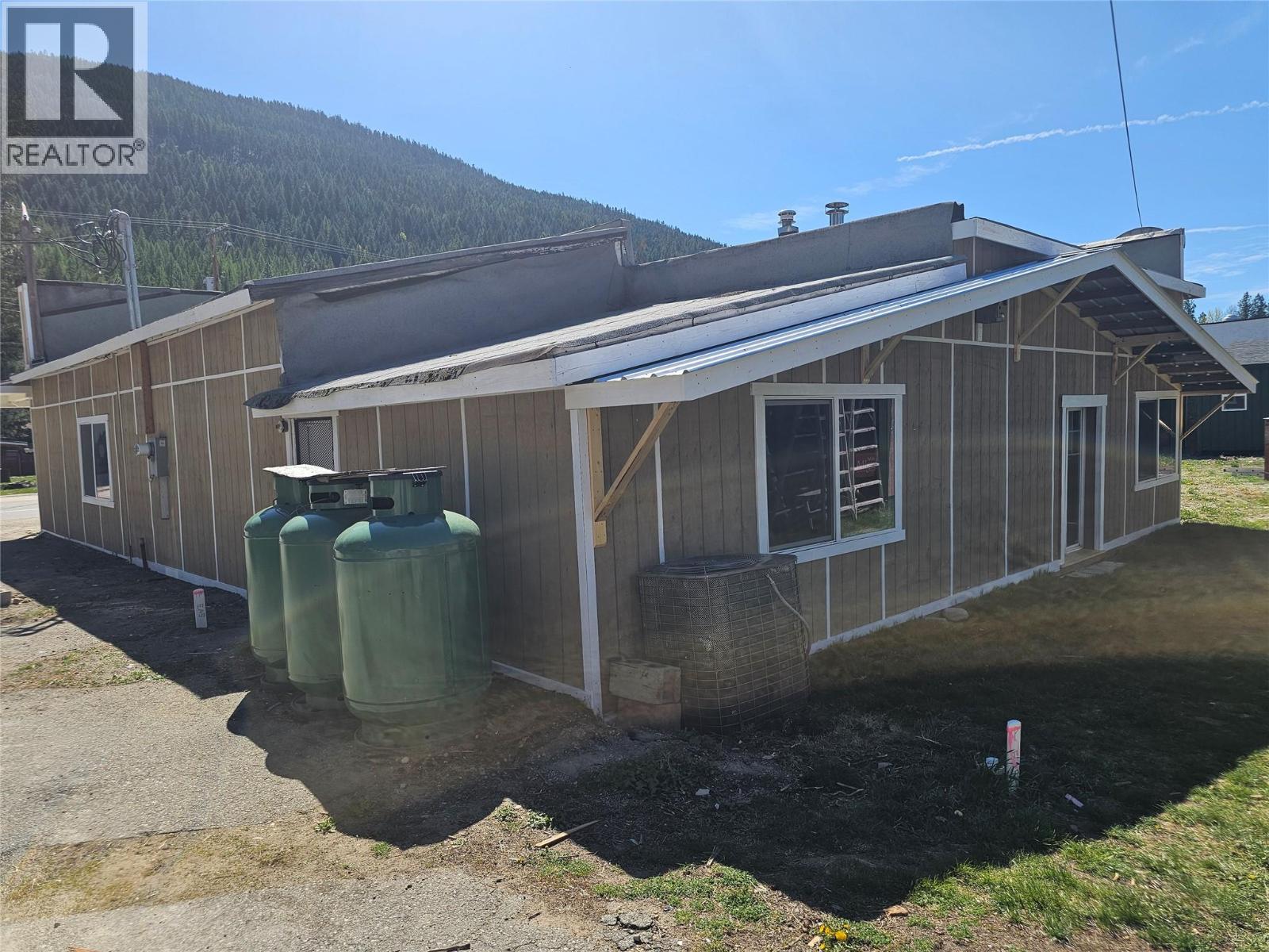 5851 33 Highway Property Photo 15