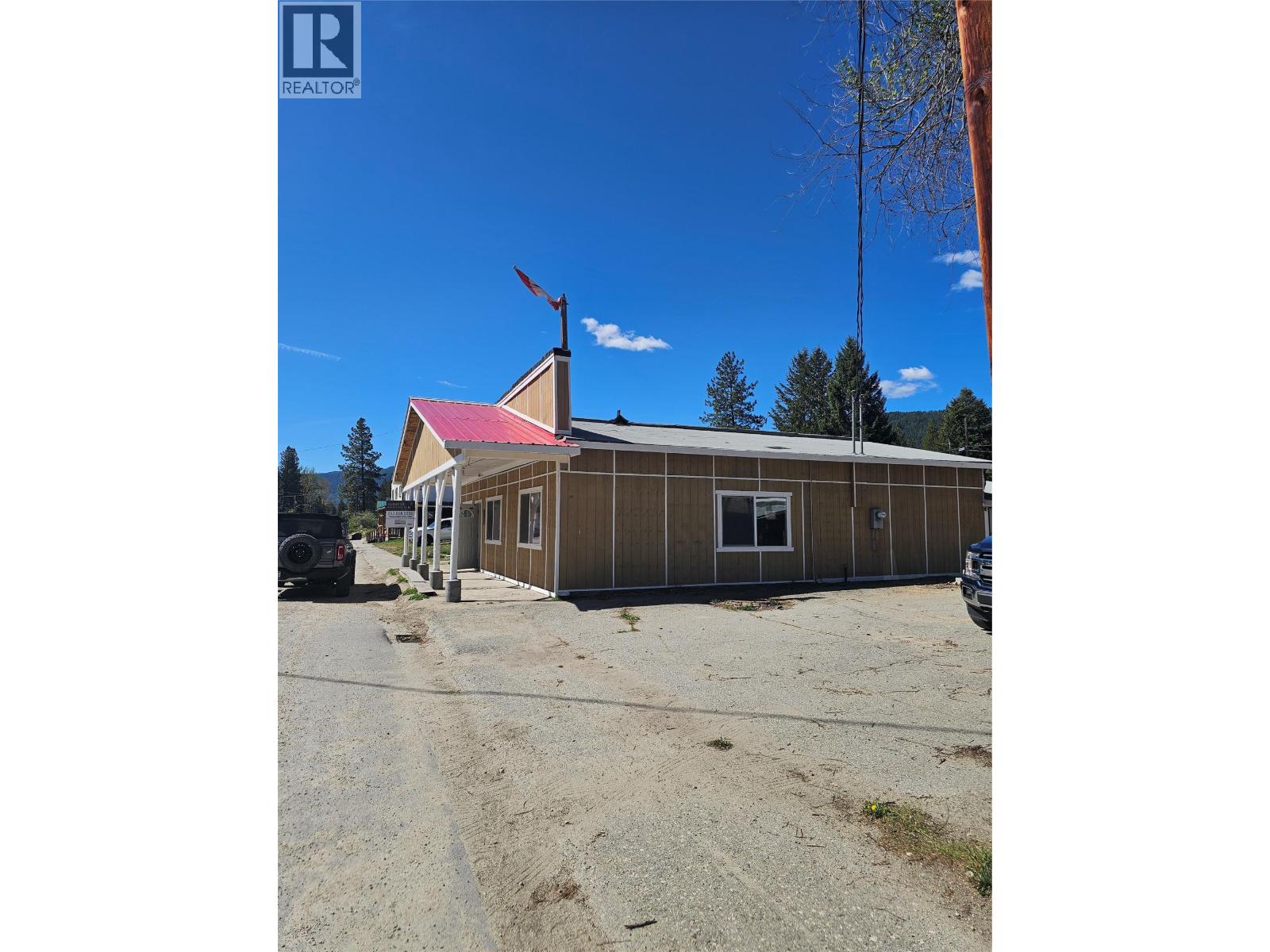 5851 33 Highway Property Photo 2