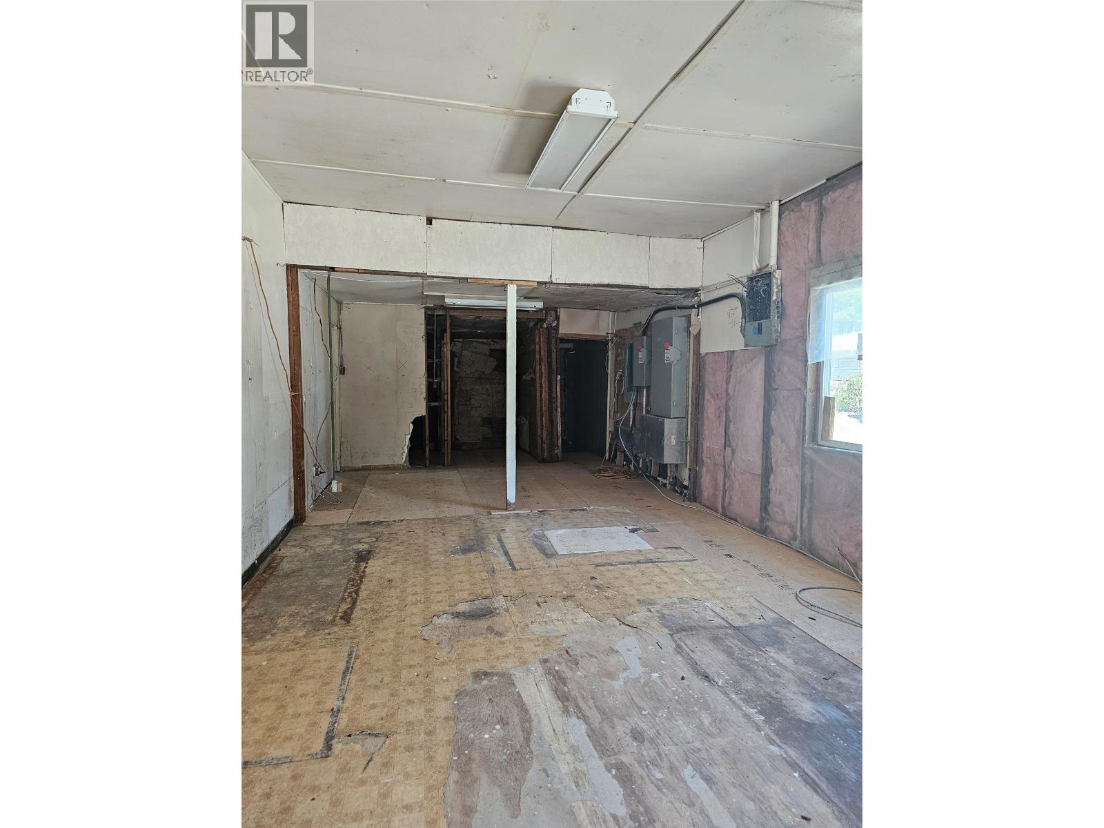 5851 33 Highway Property Photo 3