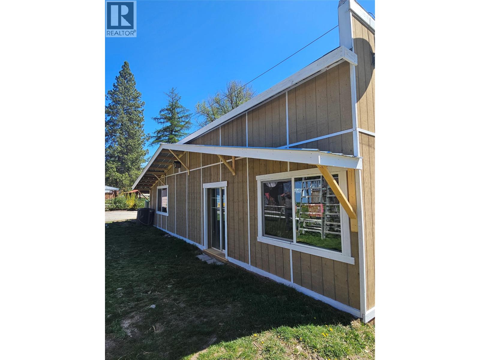 5851 33 Highway Property Photo 16