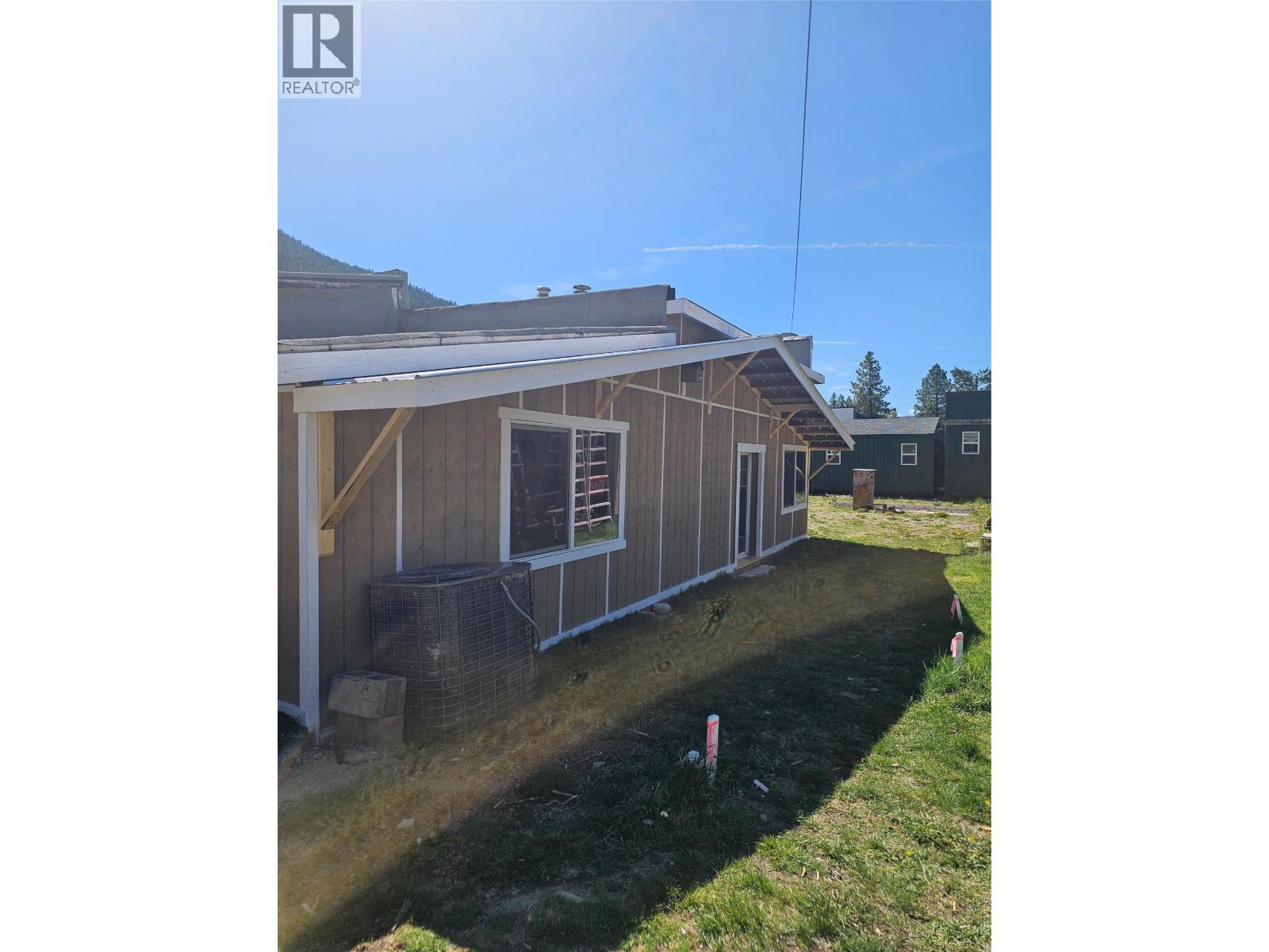 5851 33 Highway Property Photo 18