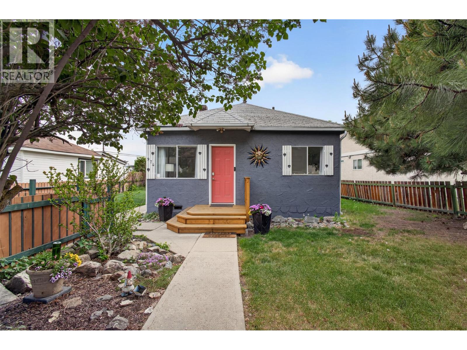974 Creston Avenue Property Photo 1