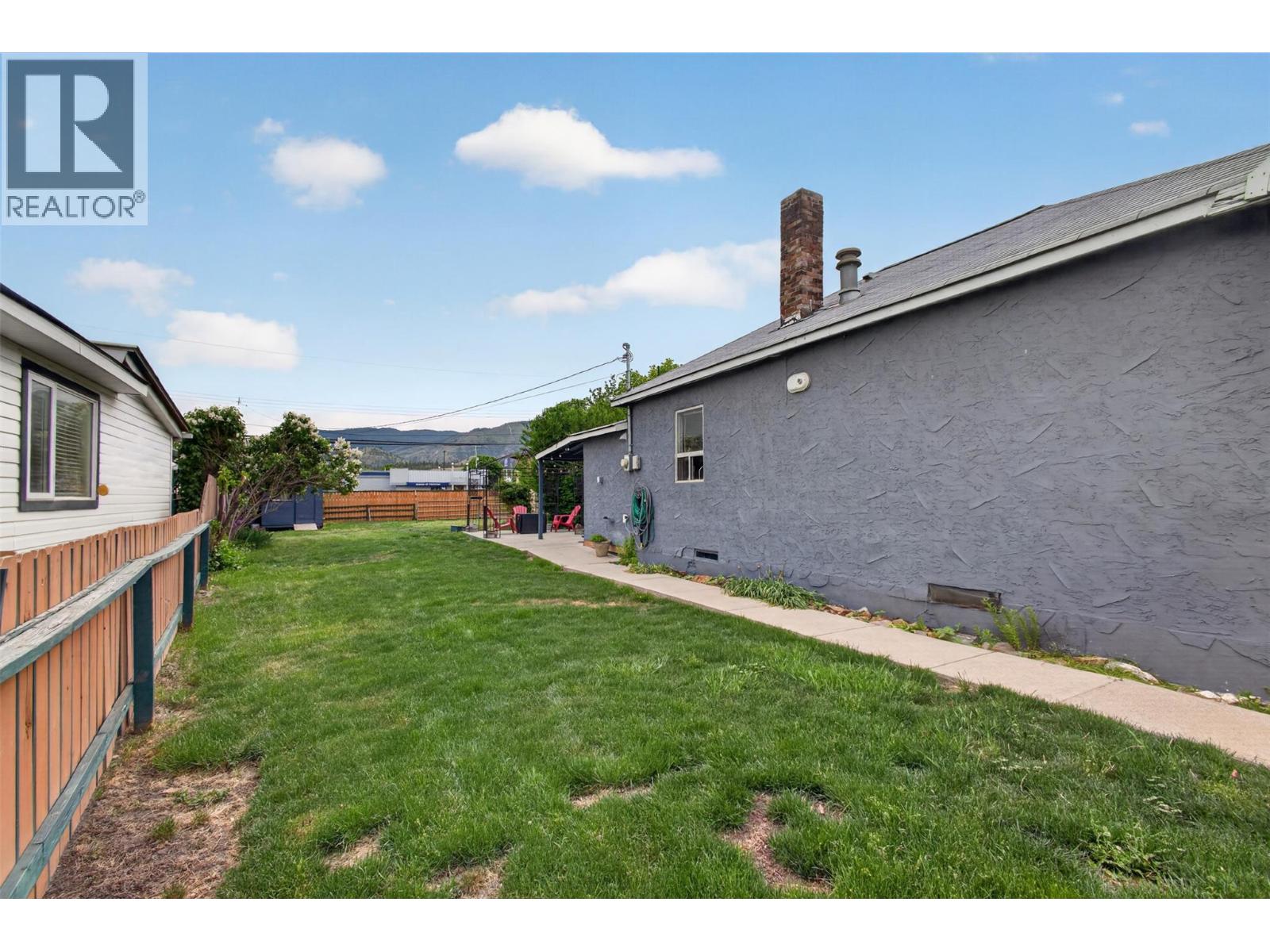 974 Creston Avenue Property Photo 25