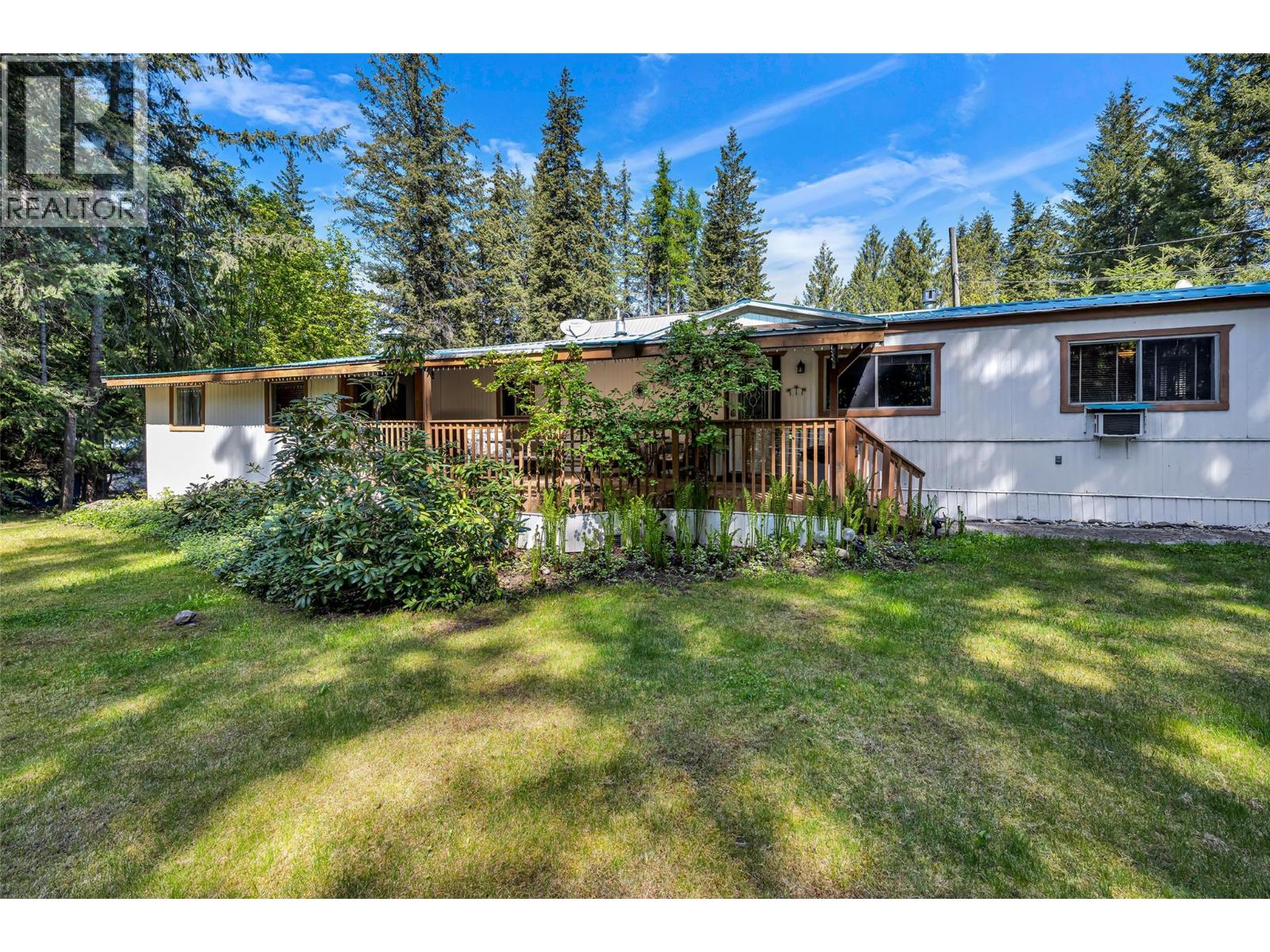 8979 Hummingbird Frontage Road Property Photo 3