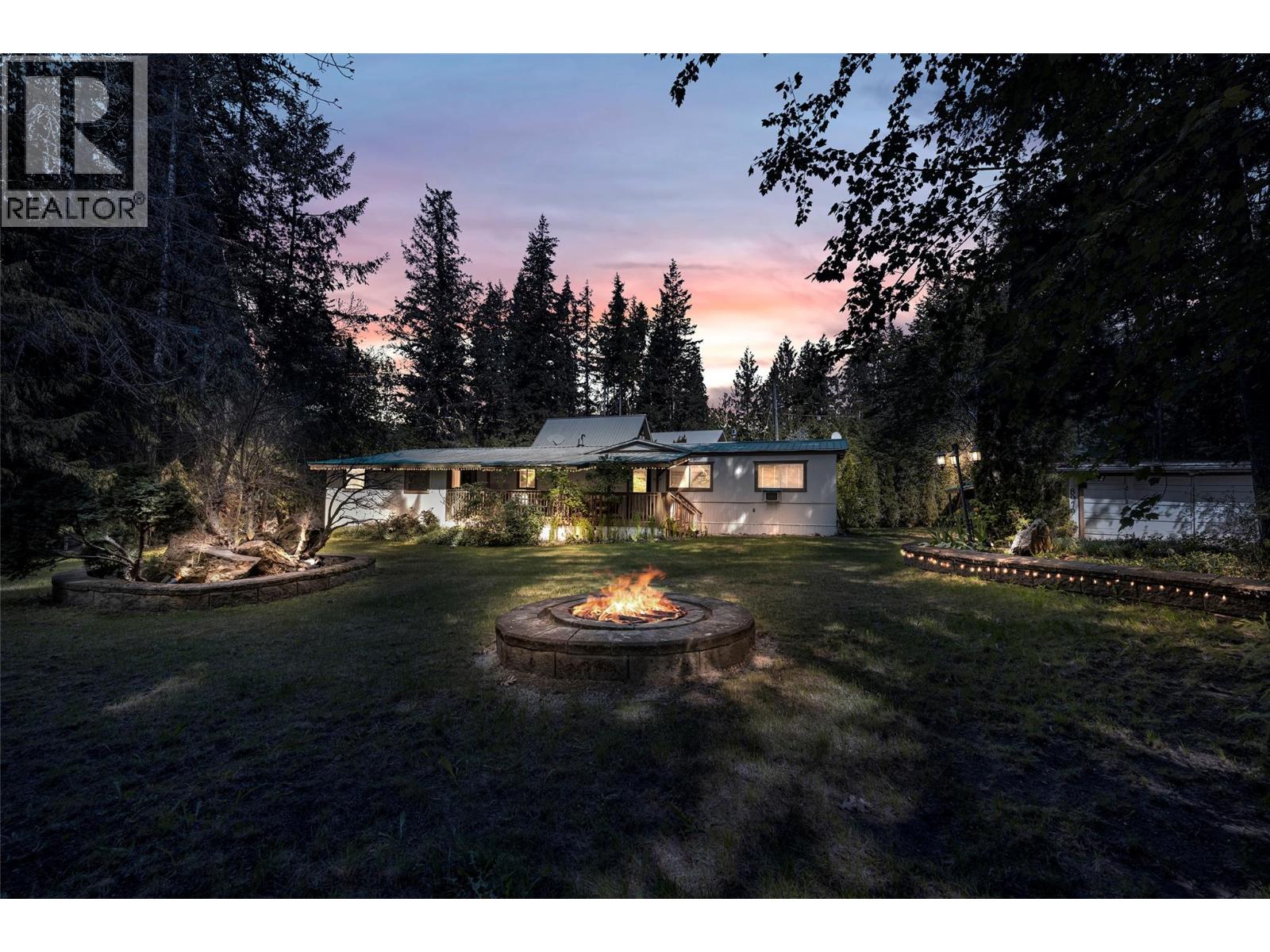 8979 Hummingbird Frontage Road Property Photo 14