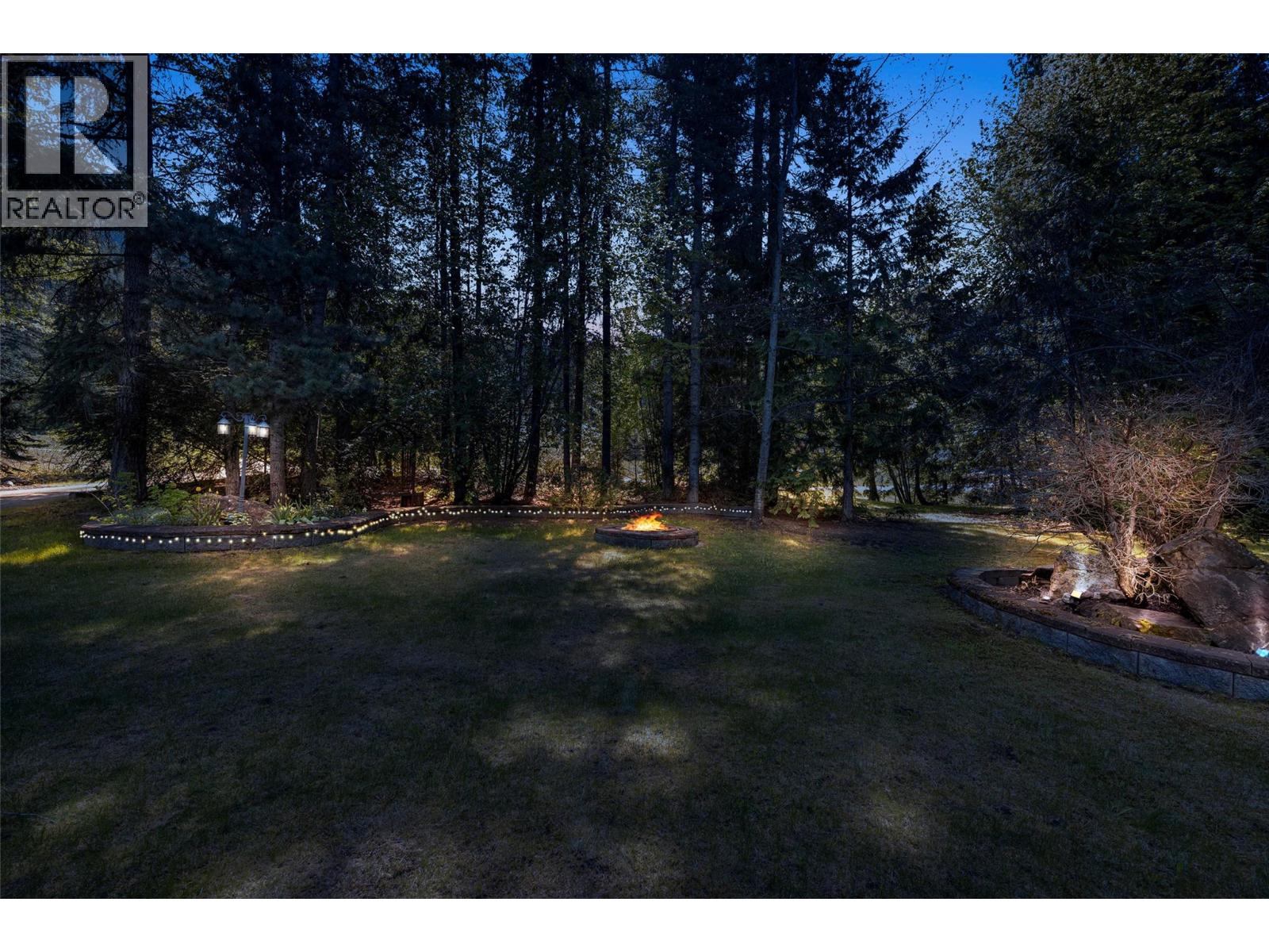 8979 Hummingbird Frontage Road Property Photo 15