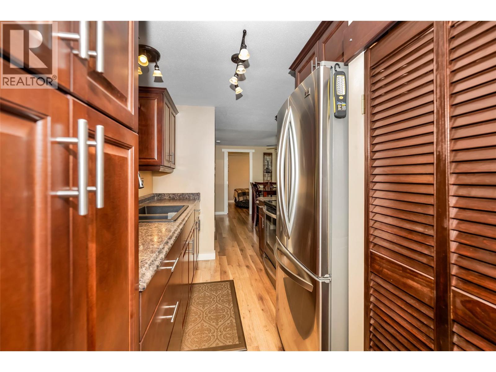 8979 Hummingbird Frontage Road Property Photo 17