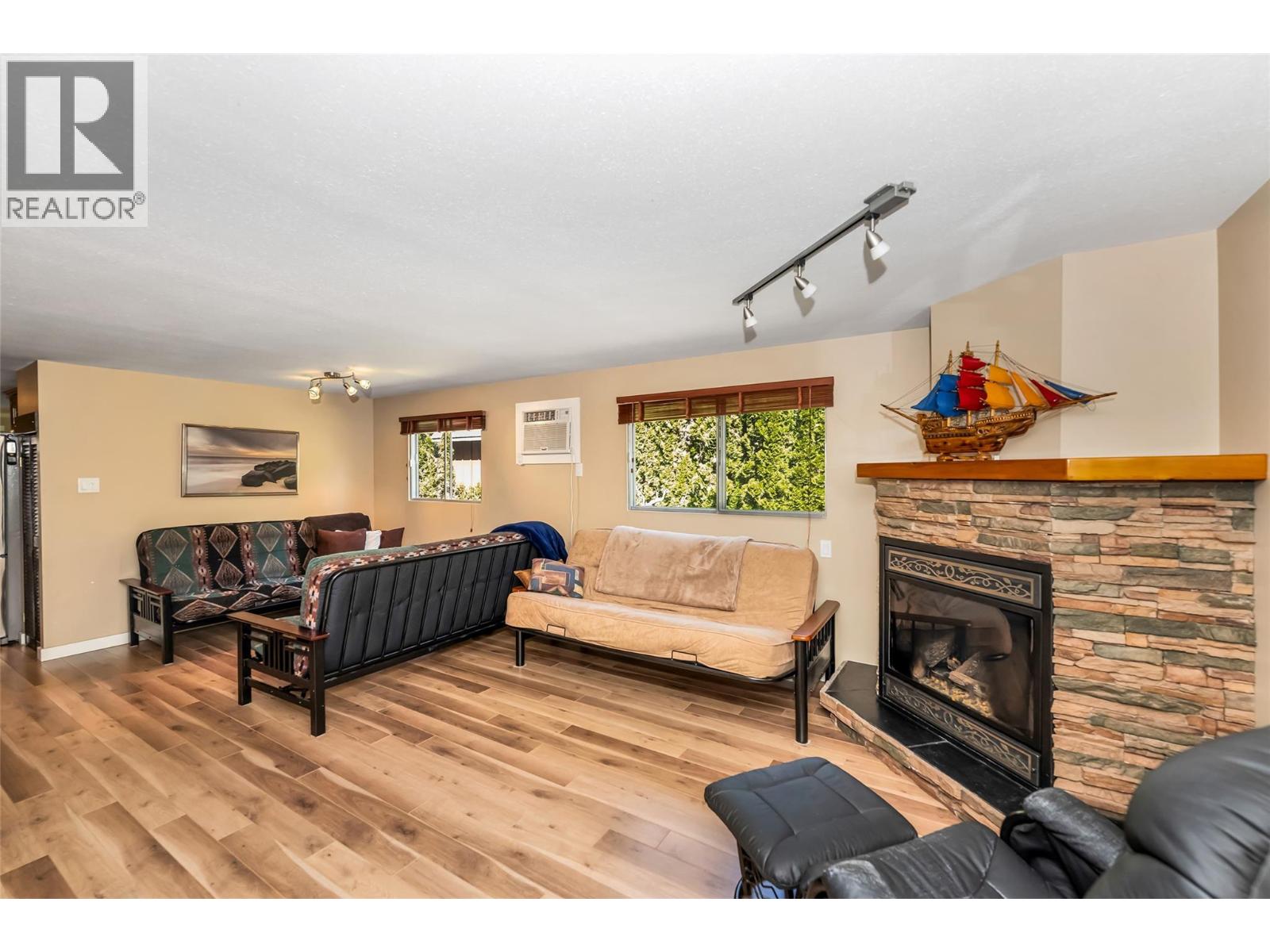 8979 Hummingbird Frontage Road Property Photo 27