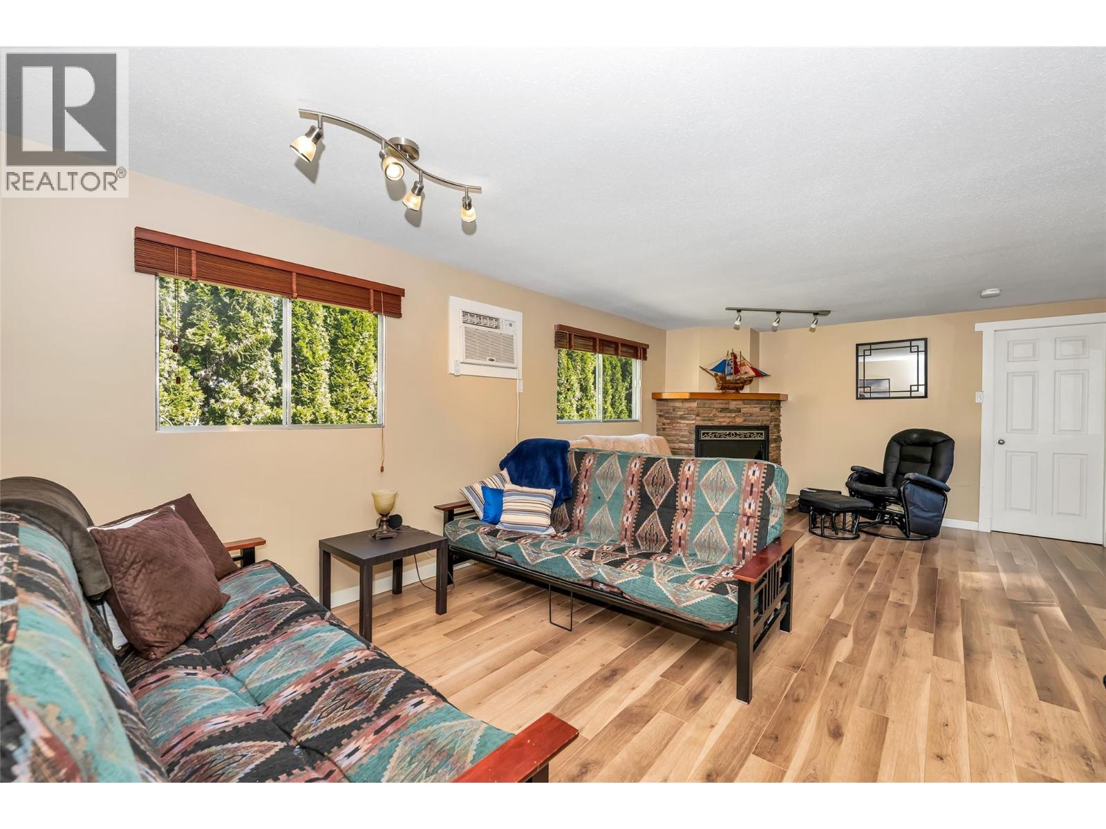 8979 Hummingbird Frontage Road Property Photo 29