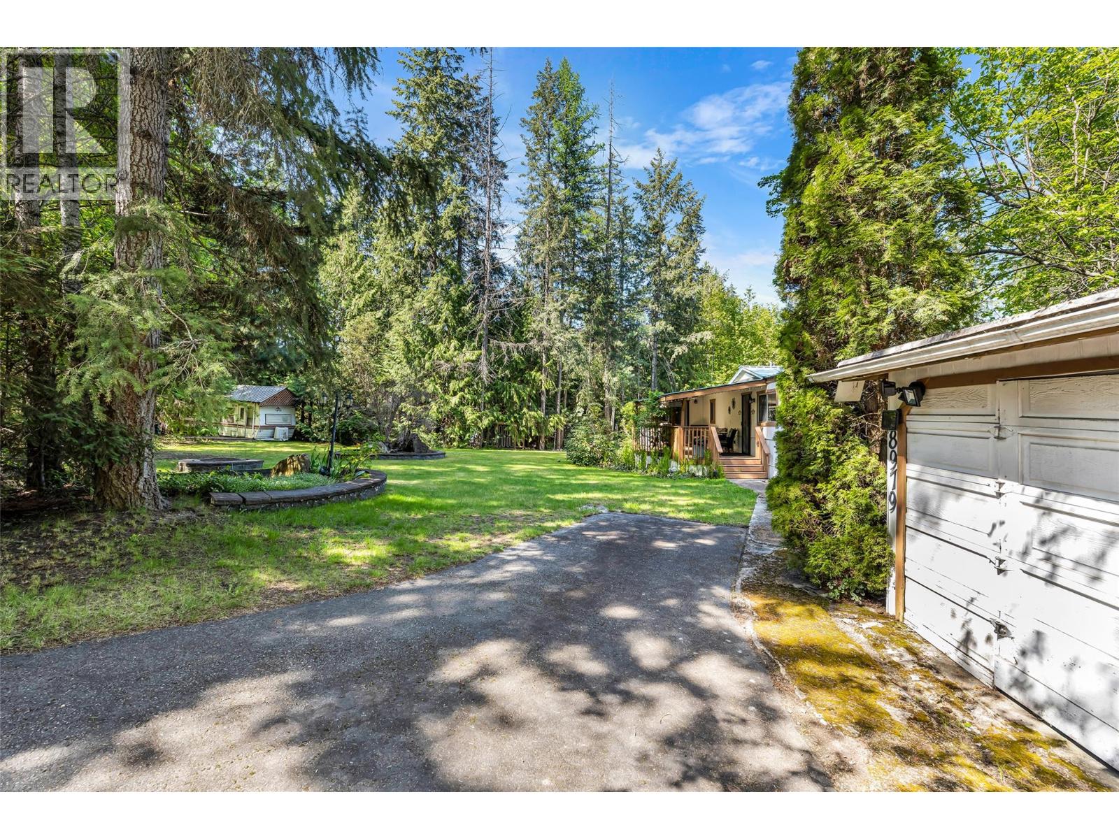 8979 Hummingbird Frontage Road Property Photo 44