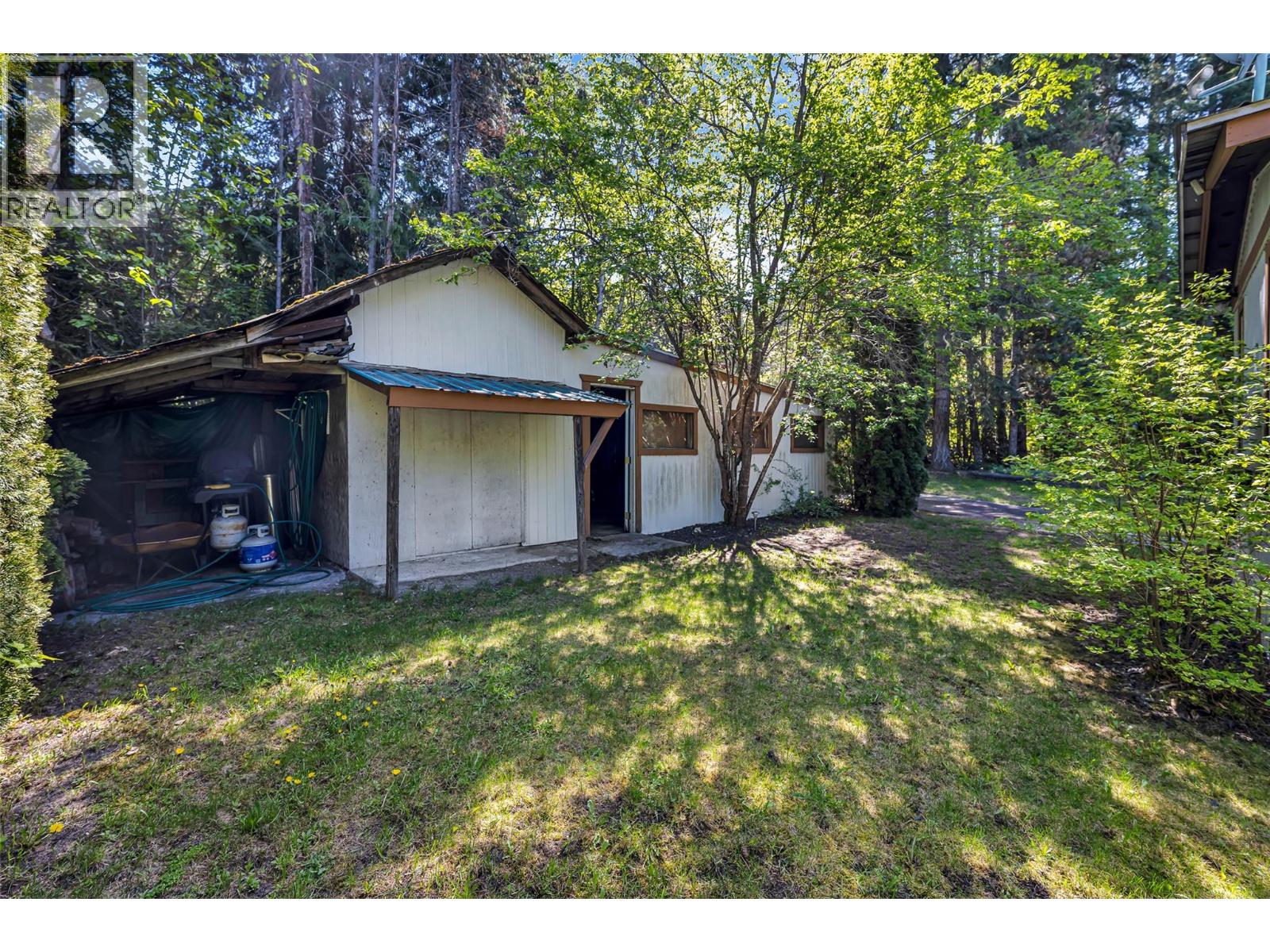 8979 Hummingbird Frontage Road Property Photo 45