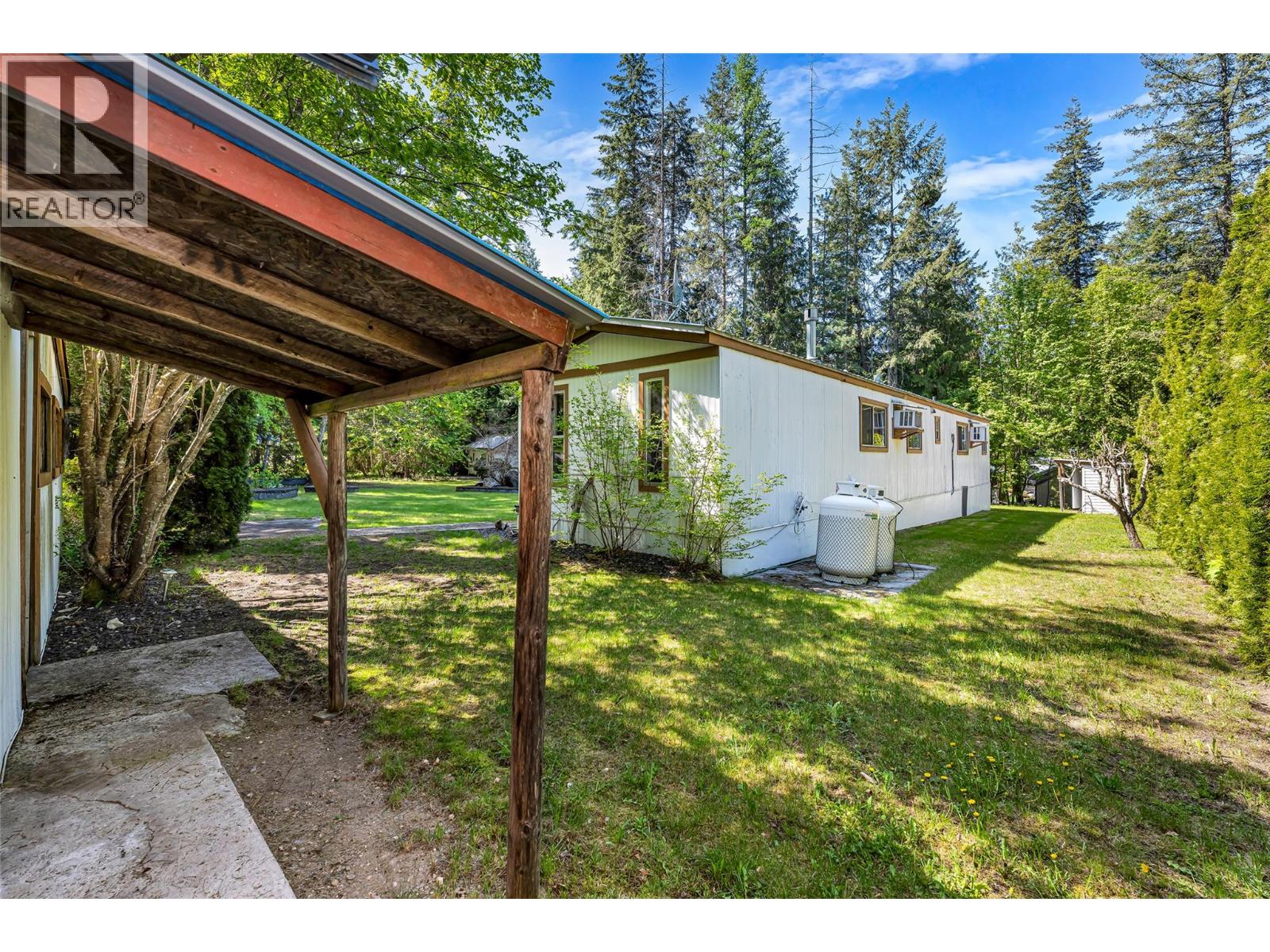 8979 Hummingbird Frontage Road Property Photo 54