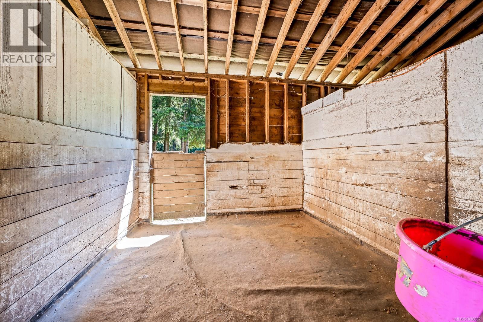 2468 Endall Rd Property Photo 56