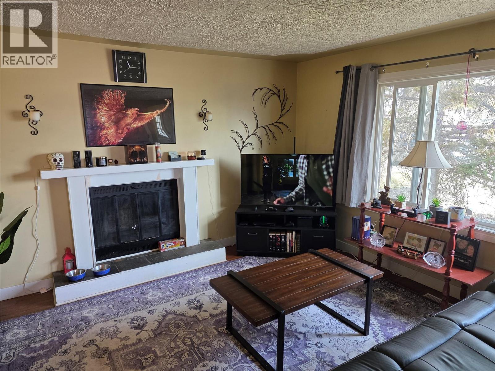 1225 104 Avenue Property Photo 2