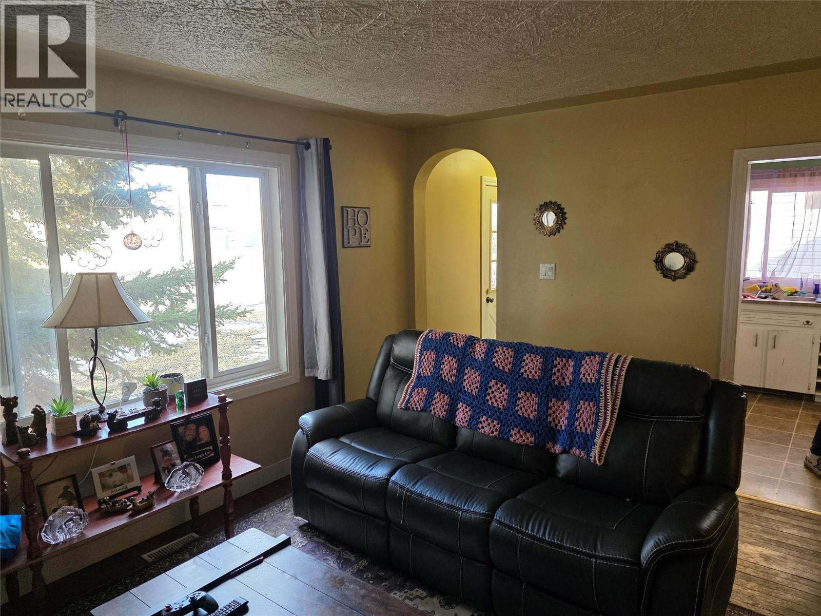 1225 104 Avenue Property Photo 3