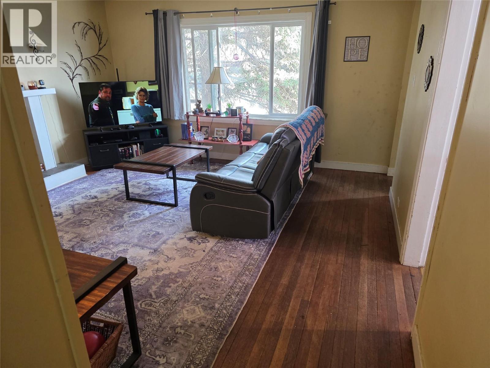 1225 104 Avenue Property Photo 4