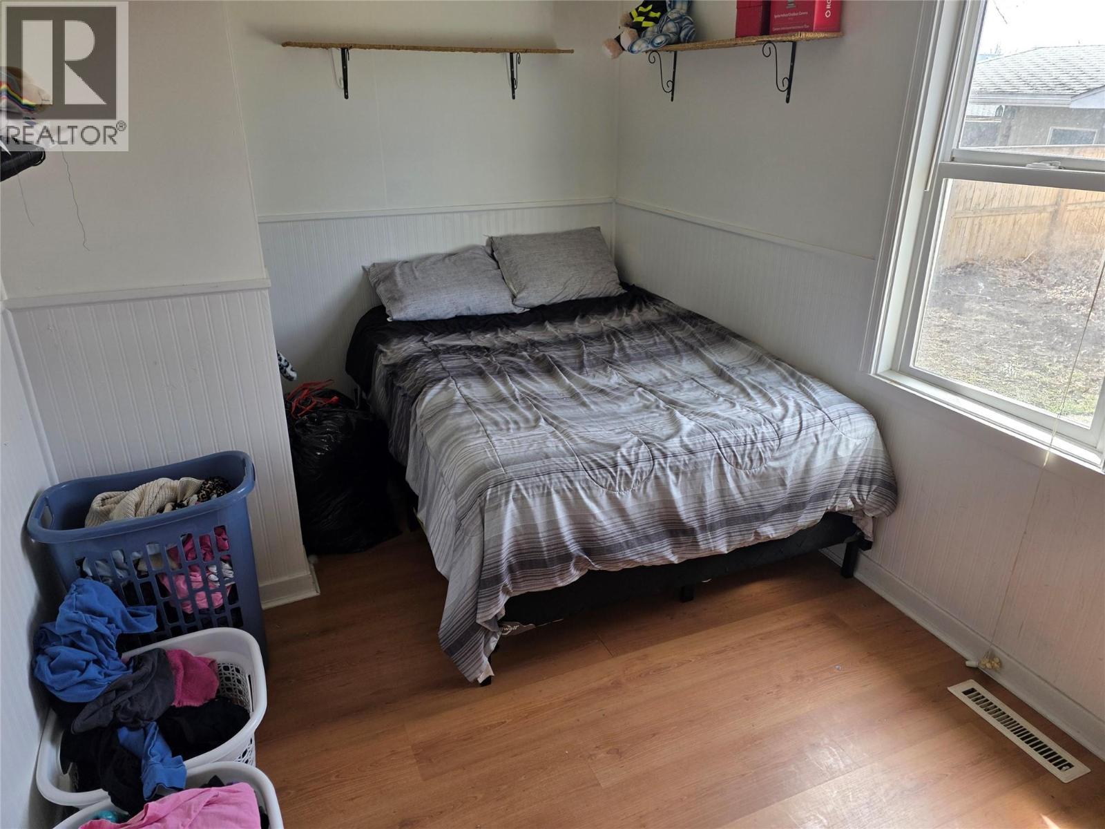 1225 104 Avenue Property Photo 11