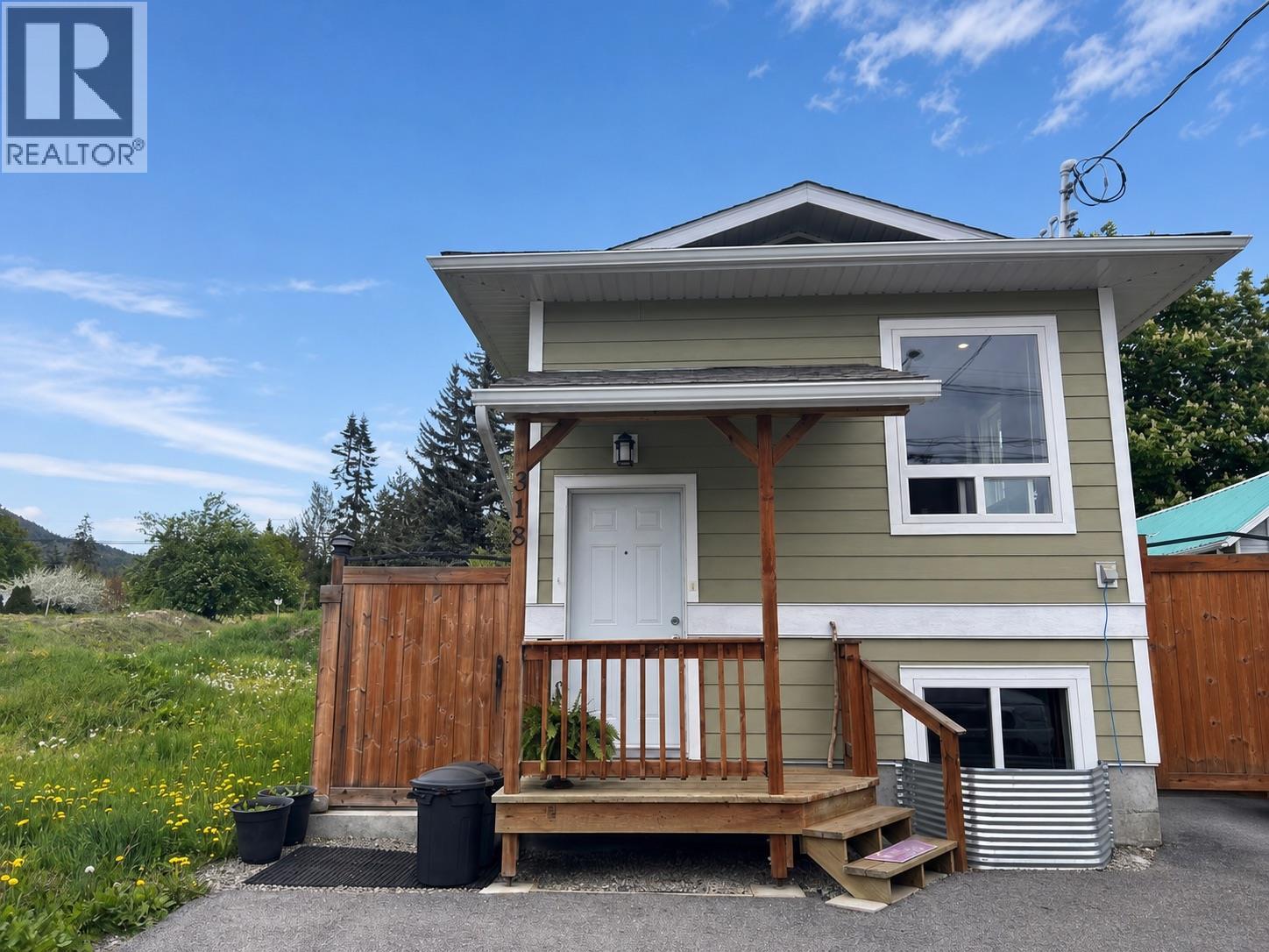 318 8th Avenue Property Photo 2
