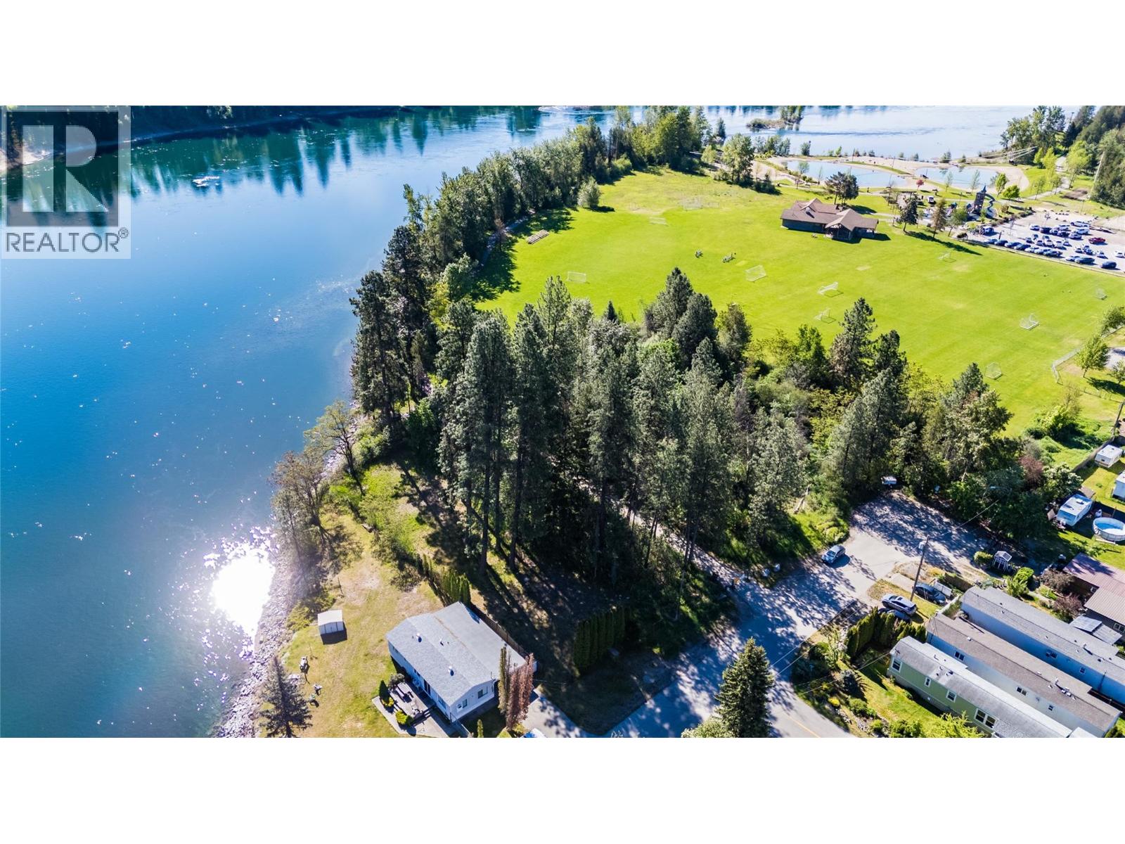 225 2nd Avenue Property Photo 3