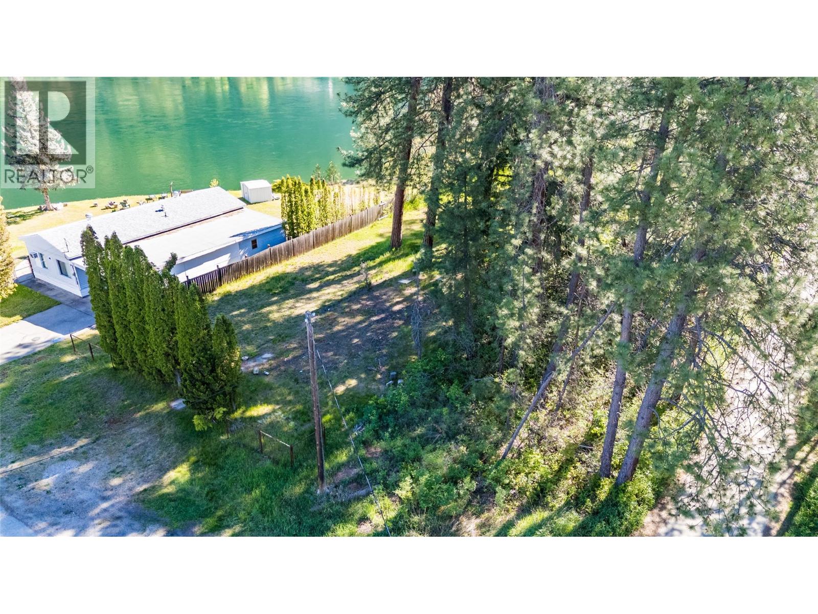 225 2nd Avenue Property Photo 4