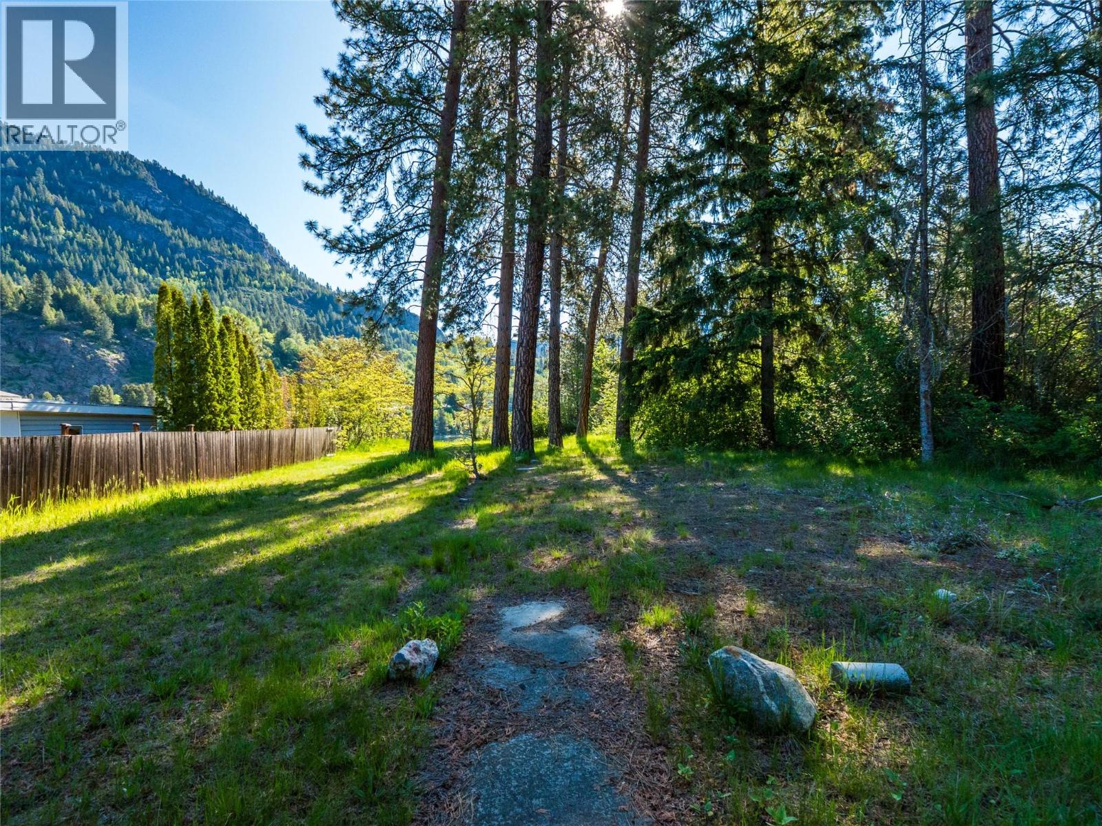 225 2nd Avenue Property Photo 7