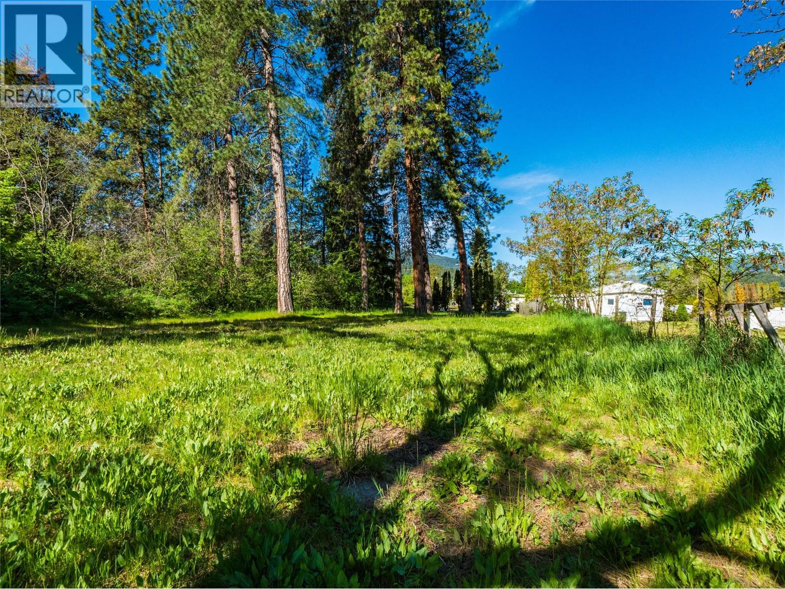 225 2nd Avenue Property Photo 9
