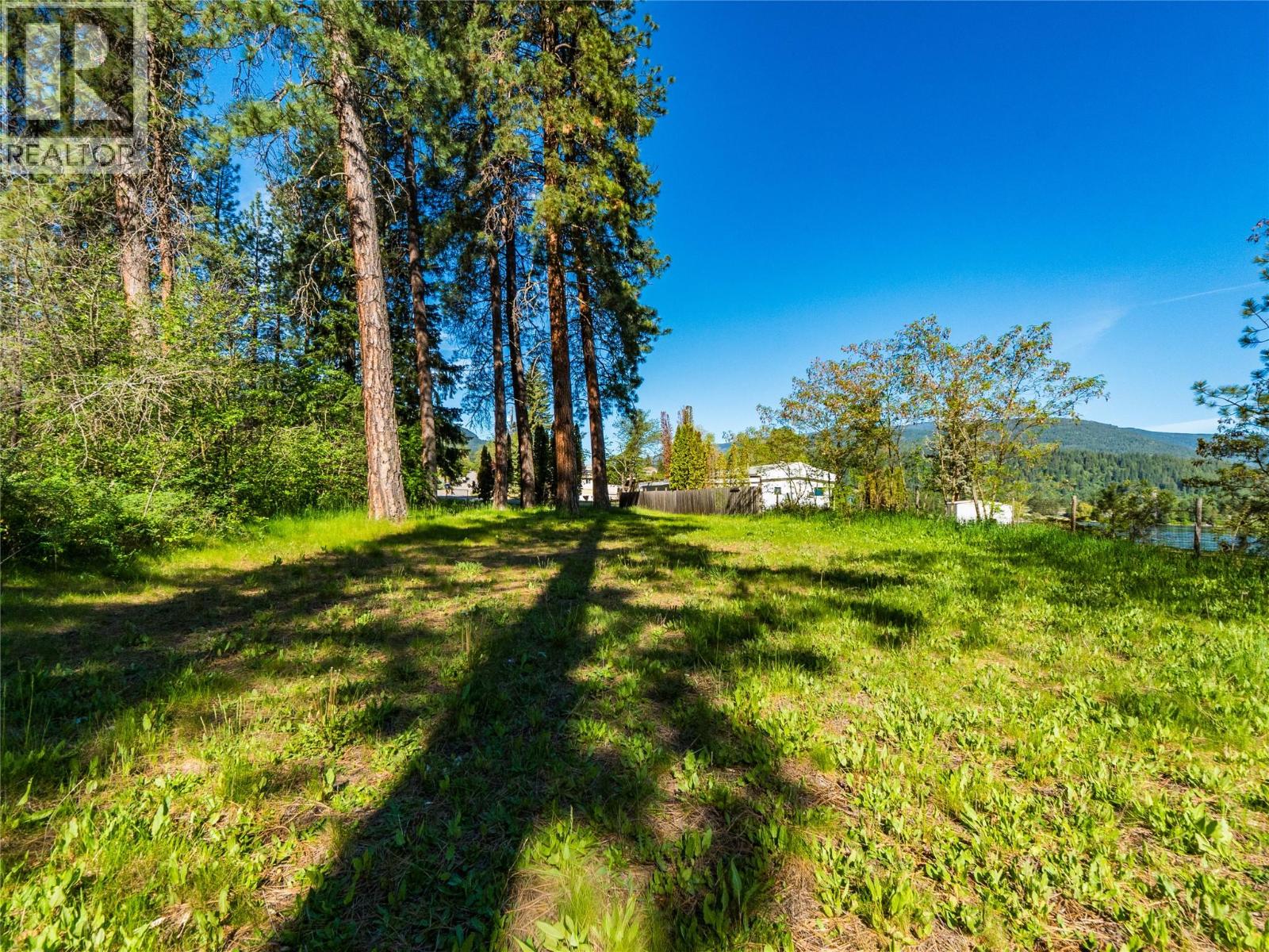 225 2nd Avenue Property Photo 10