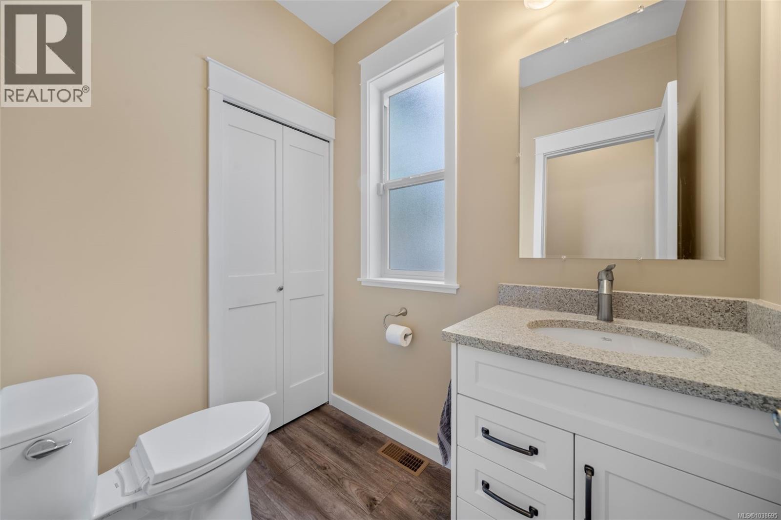 8130 Sa-seen-os Cres Property Photo 35