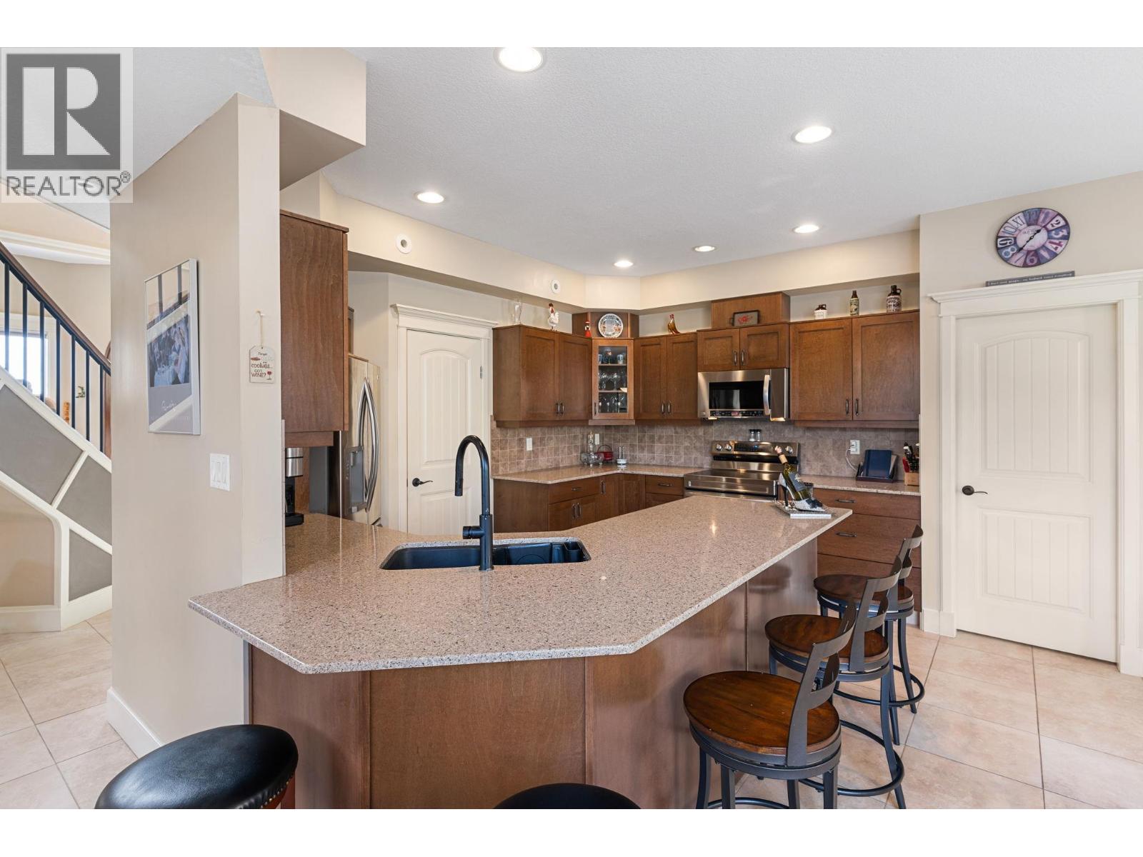 1011 Foothills Court Property Photo 6