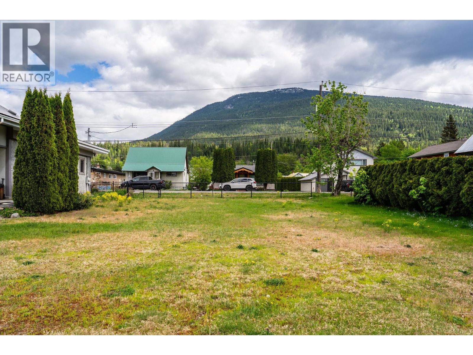 1311 Front Street Property Photo 6