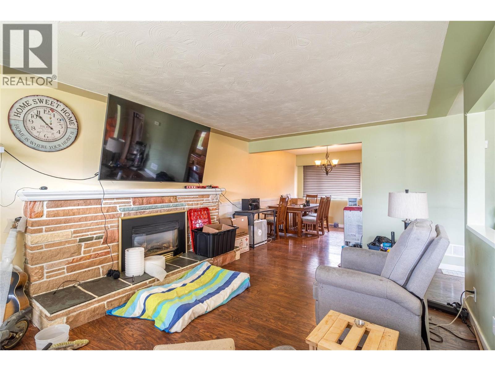 2435 Young Avenue Property Photo 8