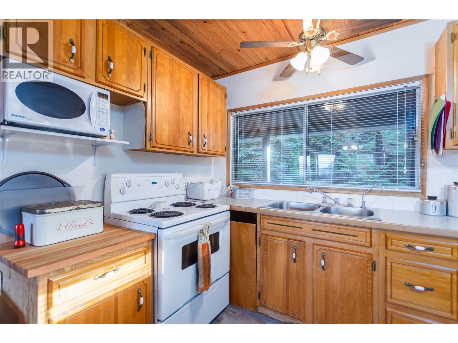 3217 Lumby Mabel Lake Road Property Photo 10