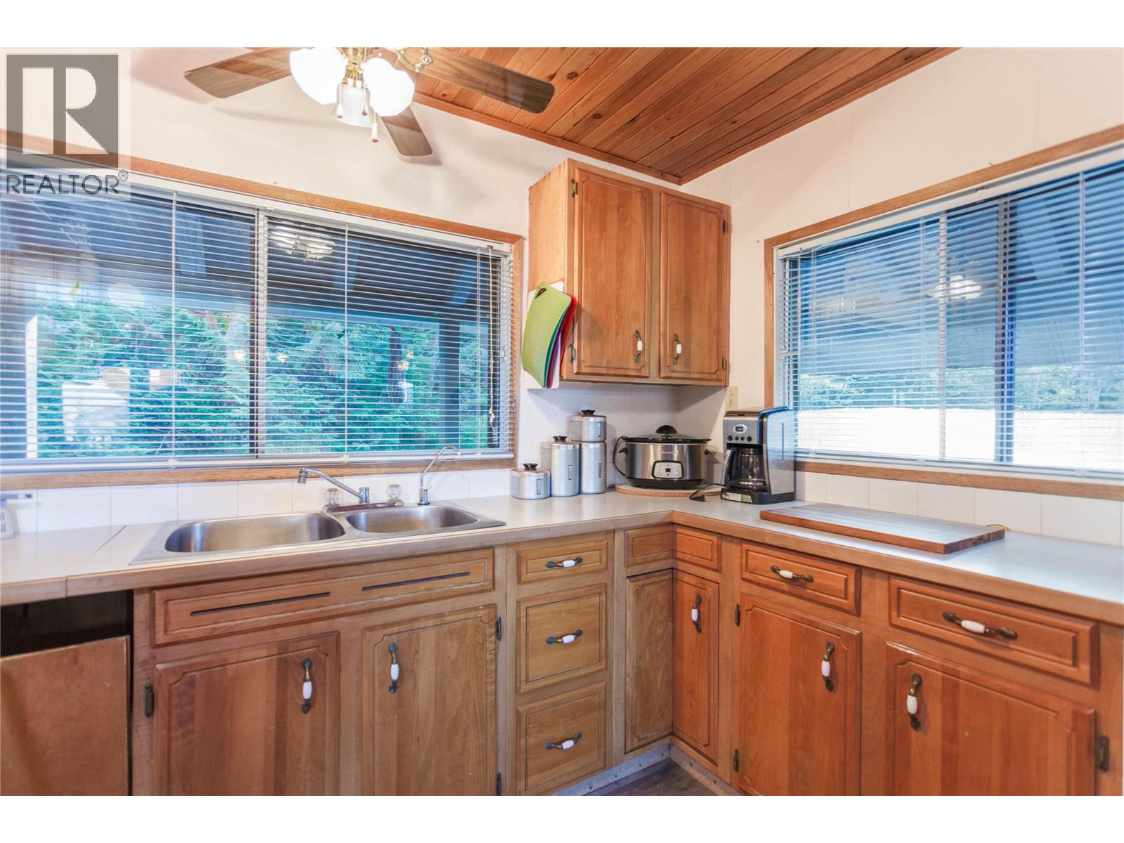 3217 Lumby Mabel Lake Road Property Photo 11