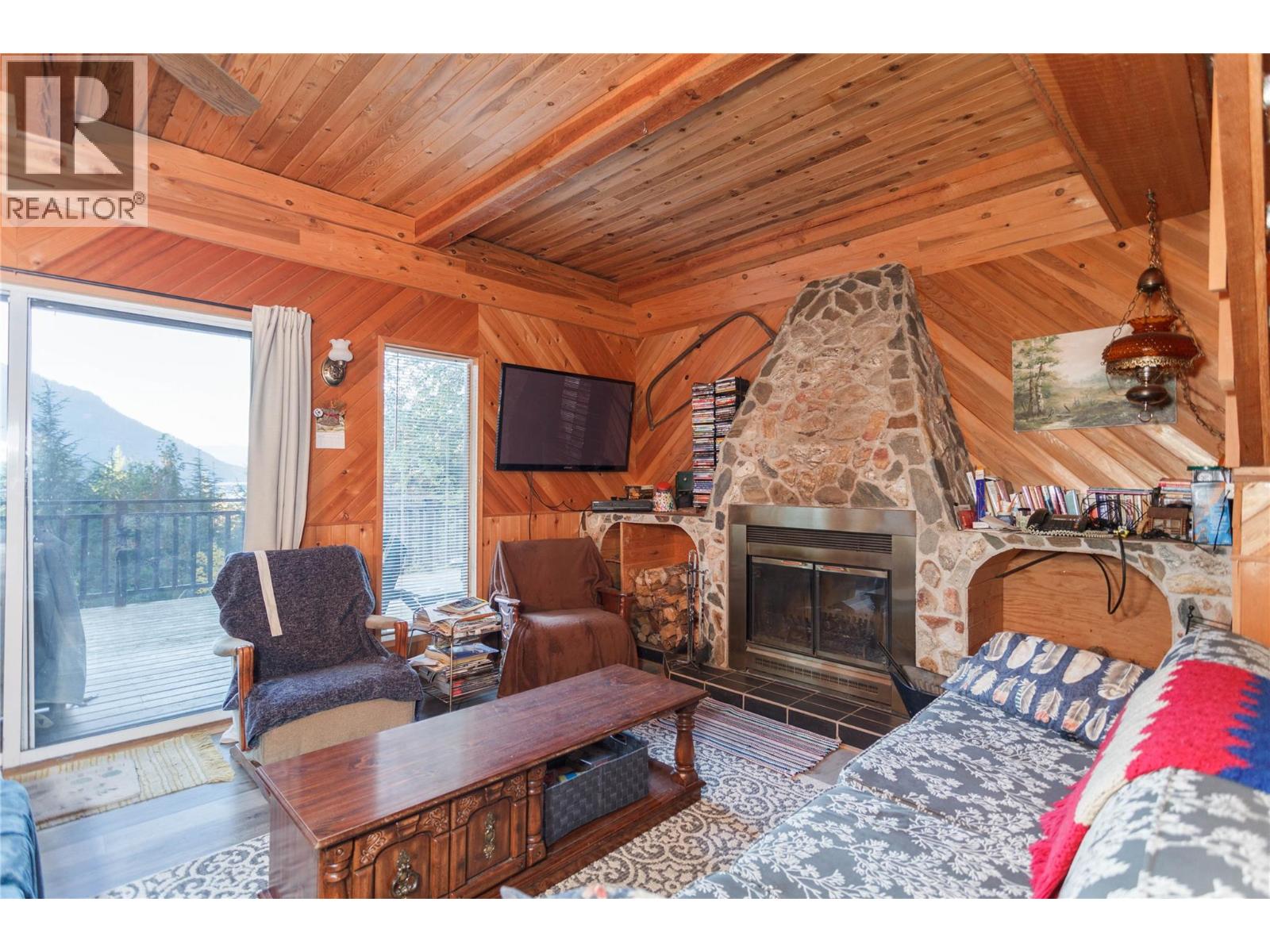 3217 Lumby Mabel Lake Road Property Photo 15