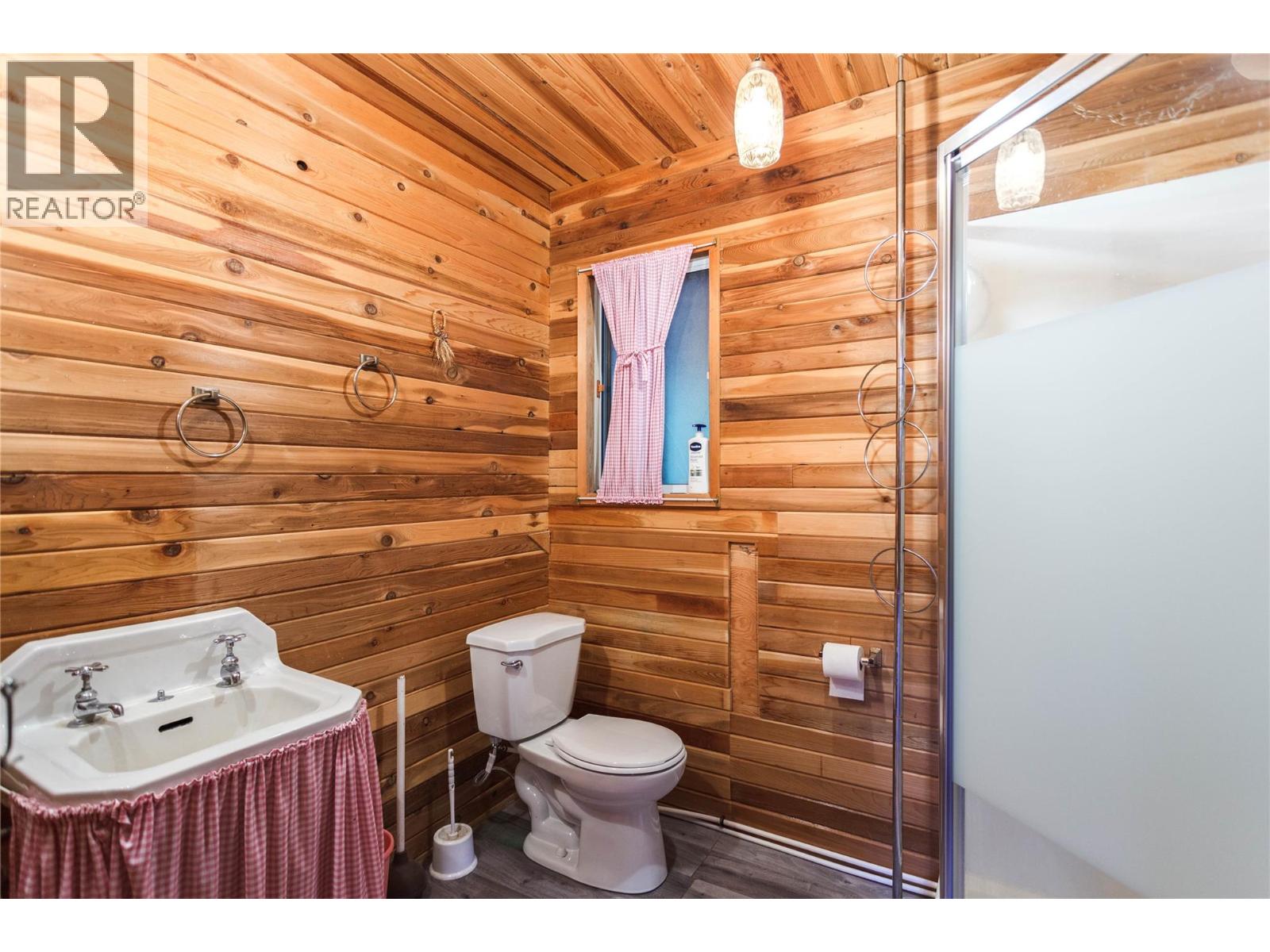 3217 Lumby Mabel Lake Road Property Photo 16