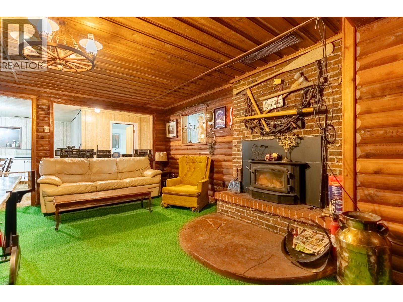 535 Arbutus Street Property Photo 3
